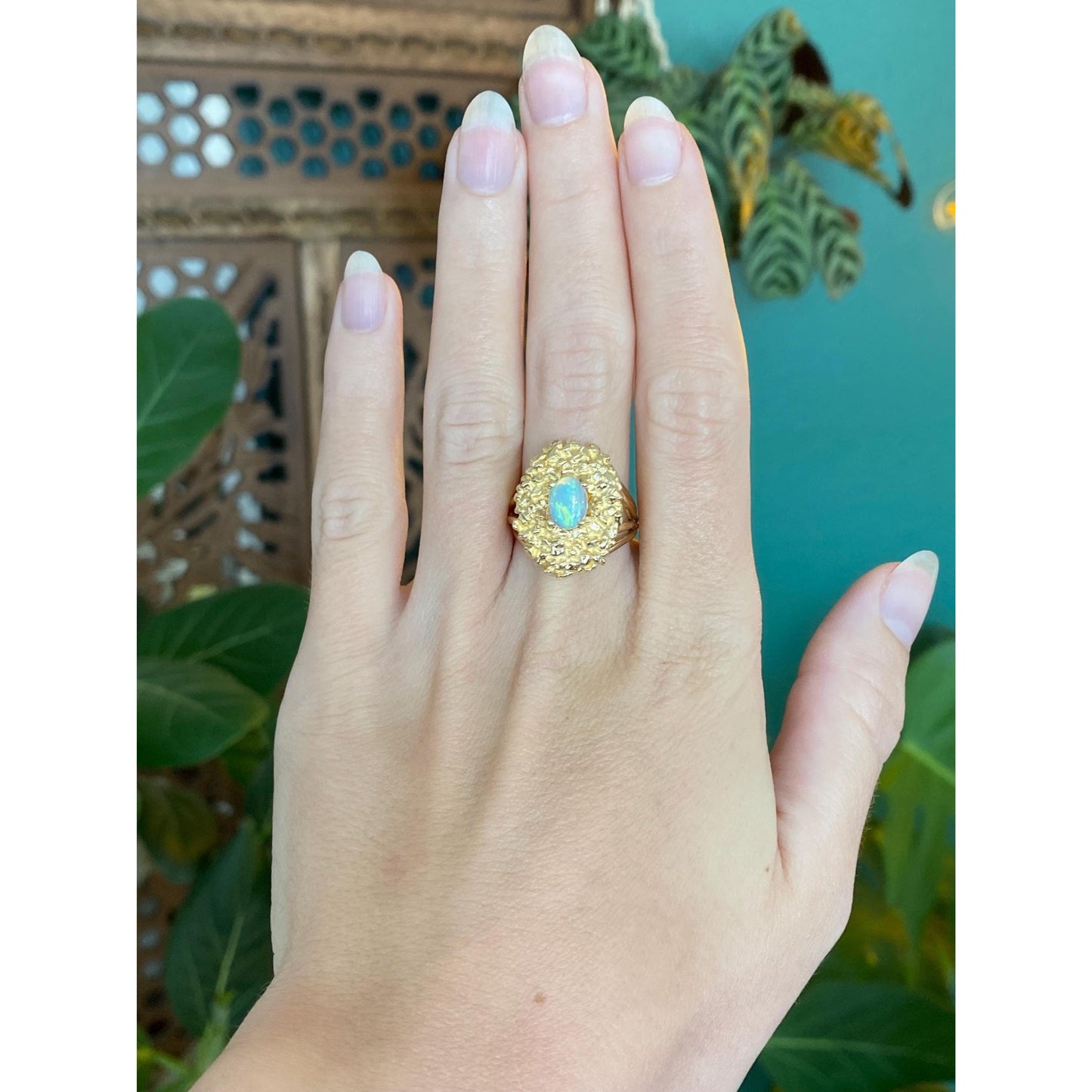 Vintage Solid 14k Yellow Gold Opal Textured Ring - Size 7