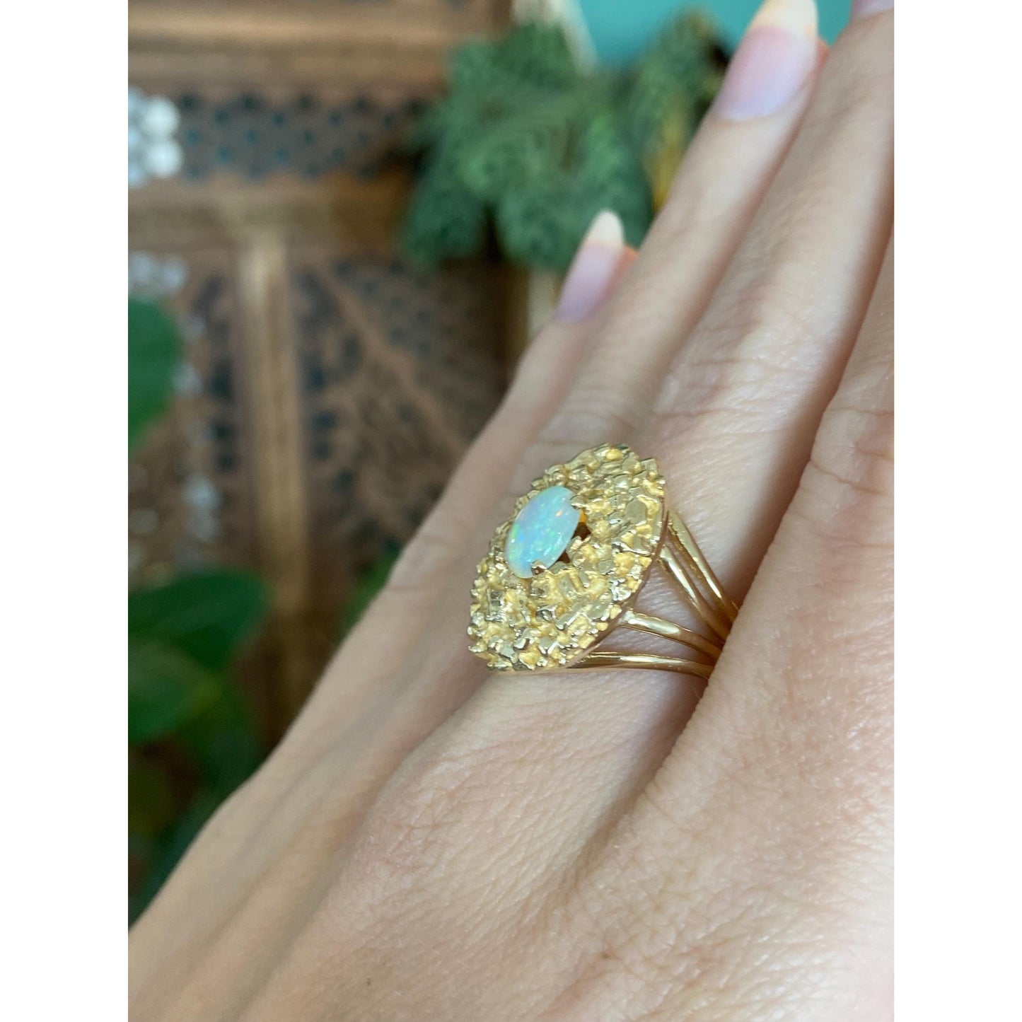 Vintage Solid 14k Yellow Gold Opal Textured Ring - Size 7