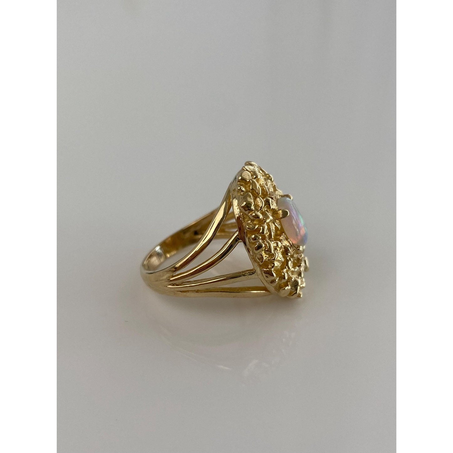 Vintage Solid 14k Yellow Gold Opal Textured Ring - Size 7