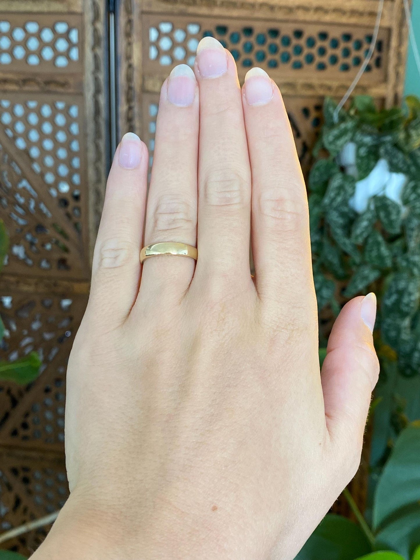 Vintage 14k Yellow Gold Hollow Ring Band - Size 5.75