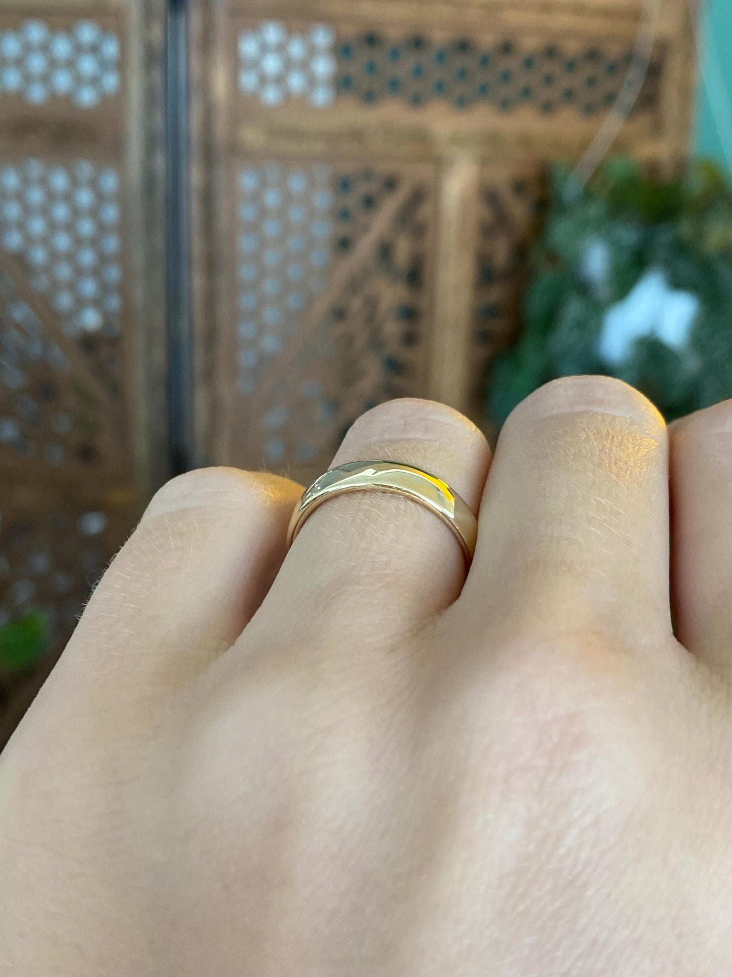 Vintage 14k Yellow Gold Hollow Ring Band - Size 5.75