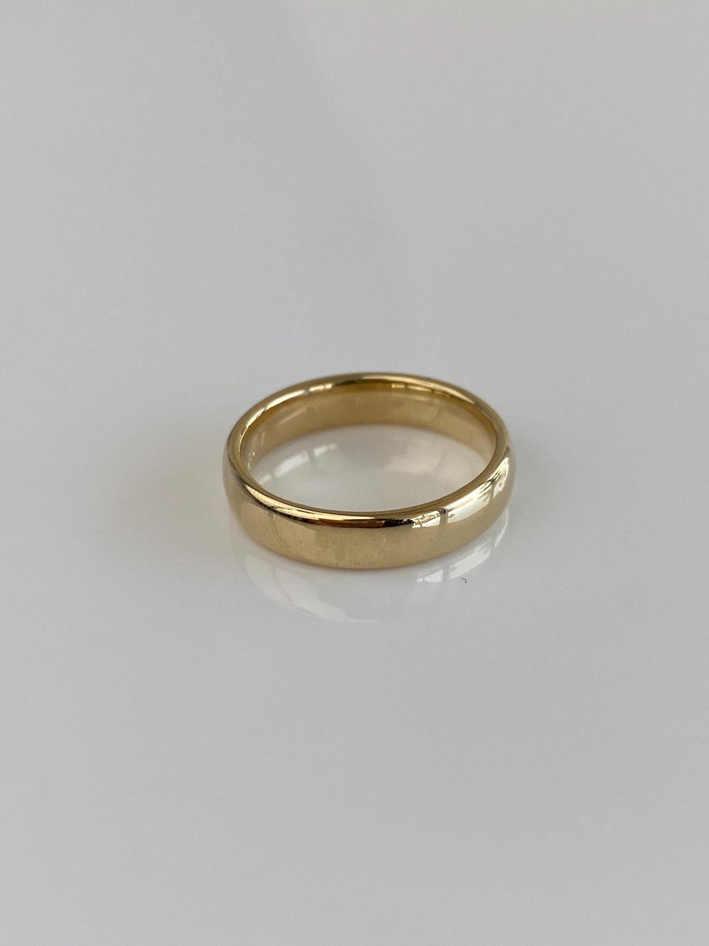 Vintage 14k Yellow Gold Hollow Ring Band - Size 5.75