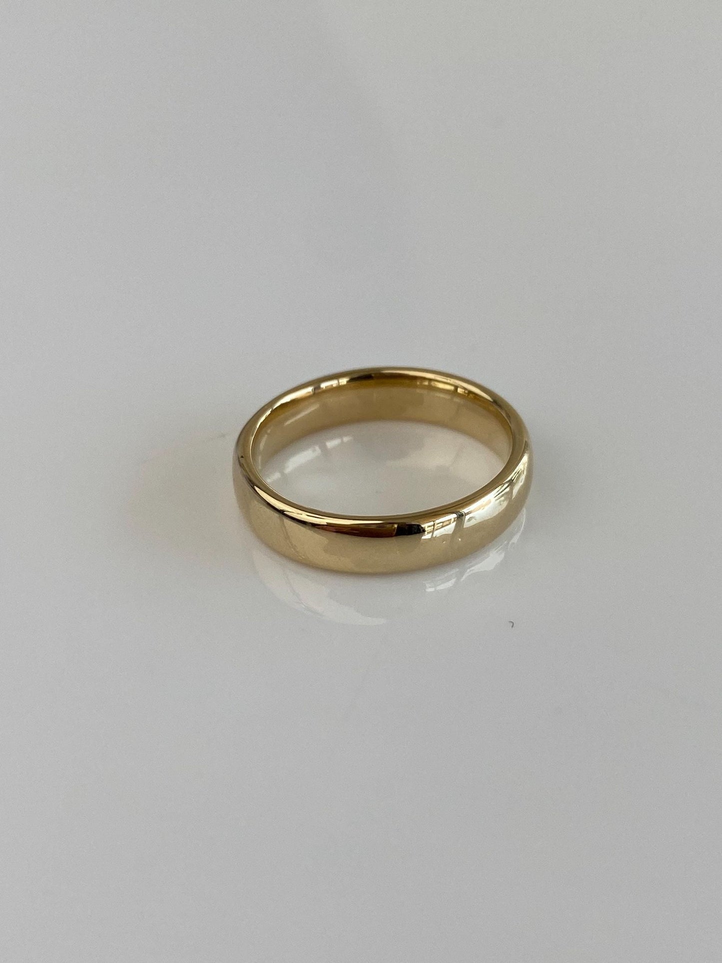 Vintage 14k Yellow Gold Hollow Ring Band - Size 5.75