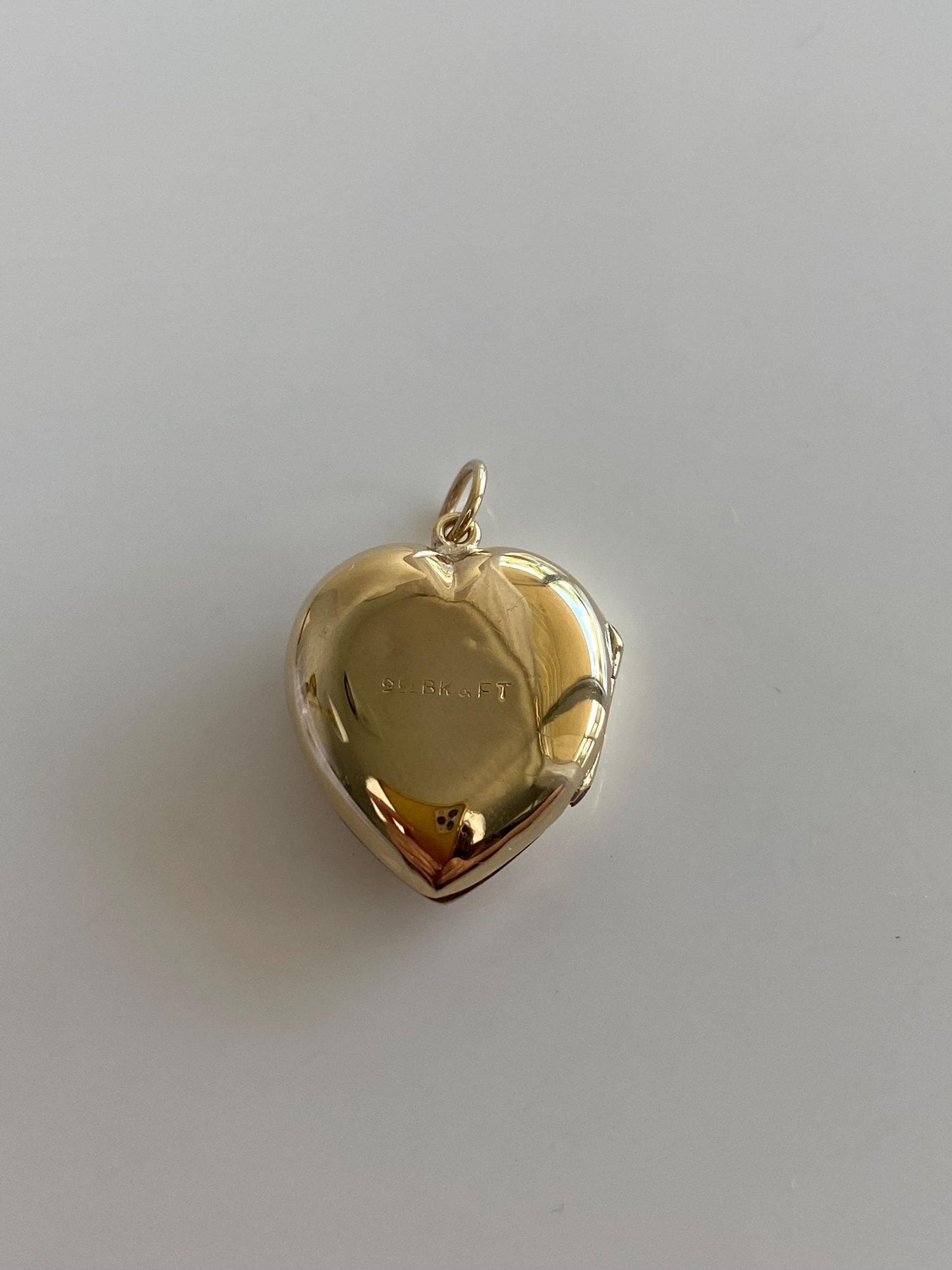Vintage Solid 9k Yellow Gold Back & Front Shell Sun Ray Design Heart Locket Charm