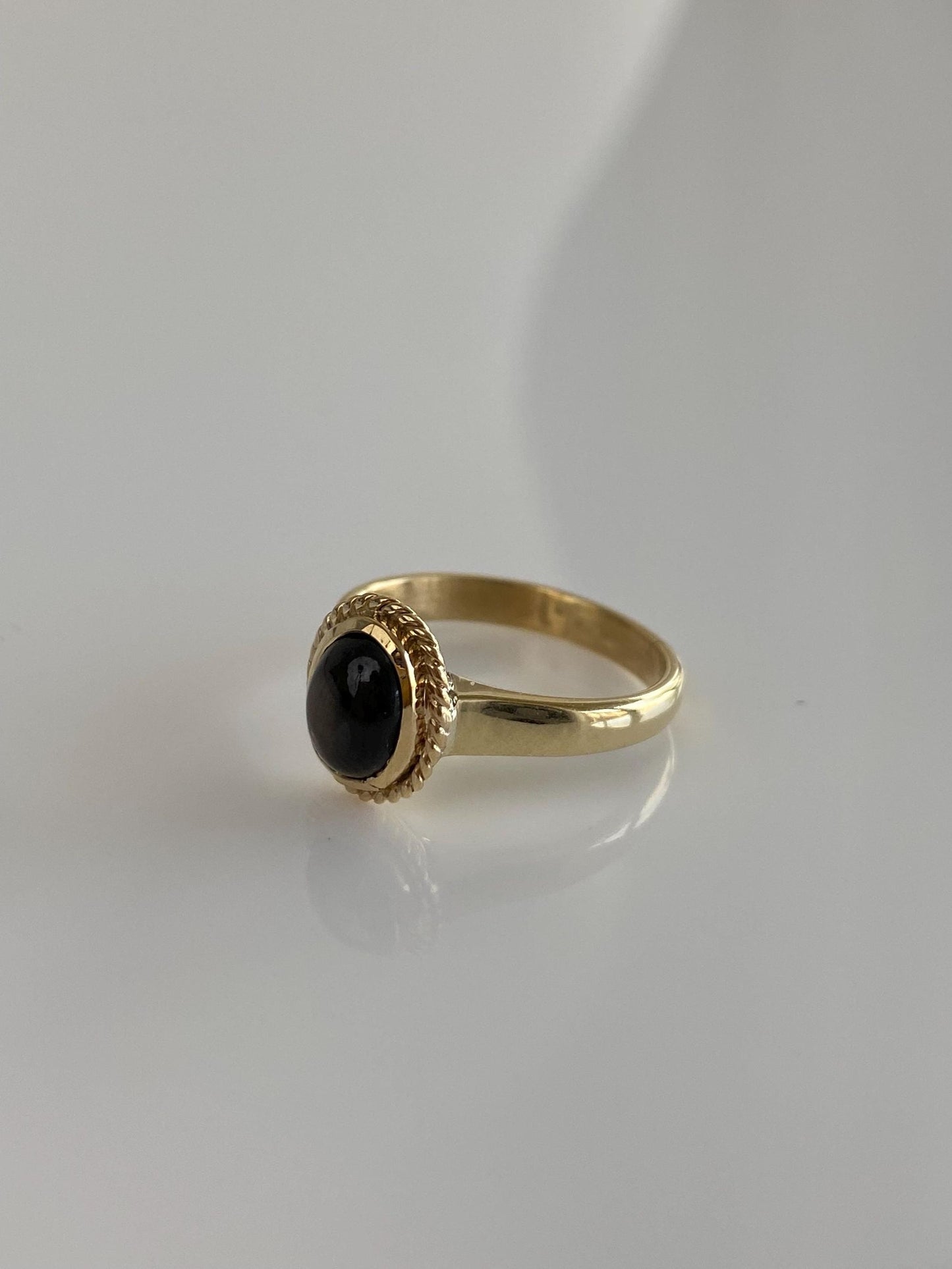 Vintage Solid 10k Yellow Gold Star Sapphire Ring - Size 5.25