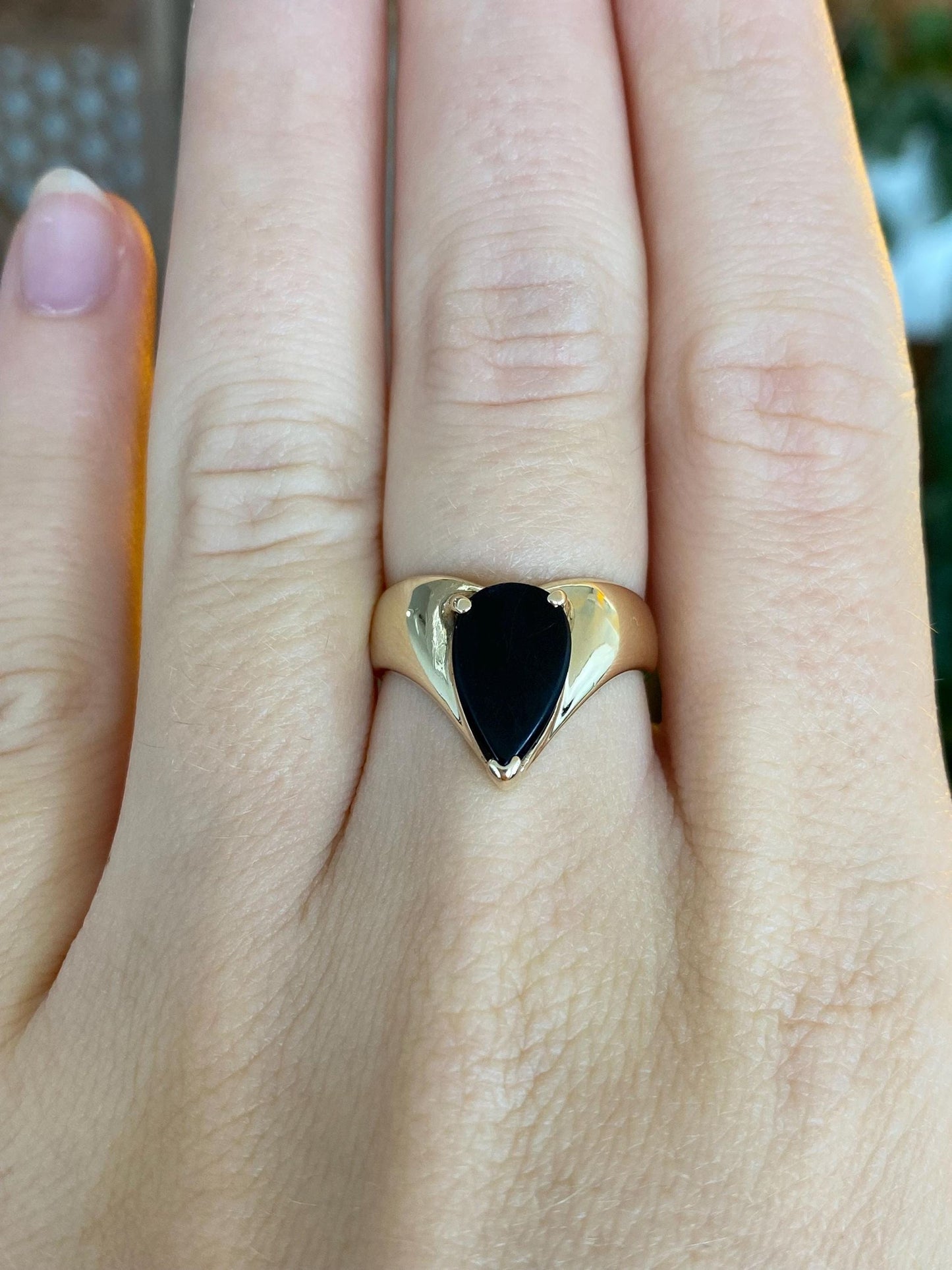 Vintage Solid 14k Yellow Gold Black Onyx Teardrop Chevron Ring - Size 6.25