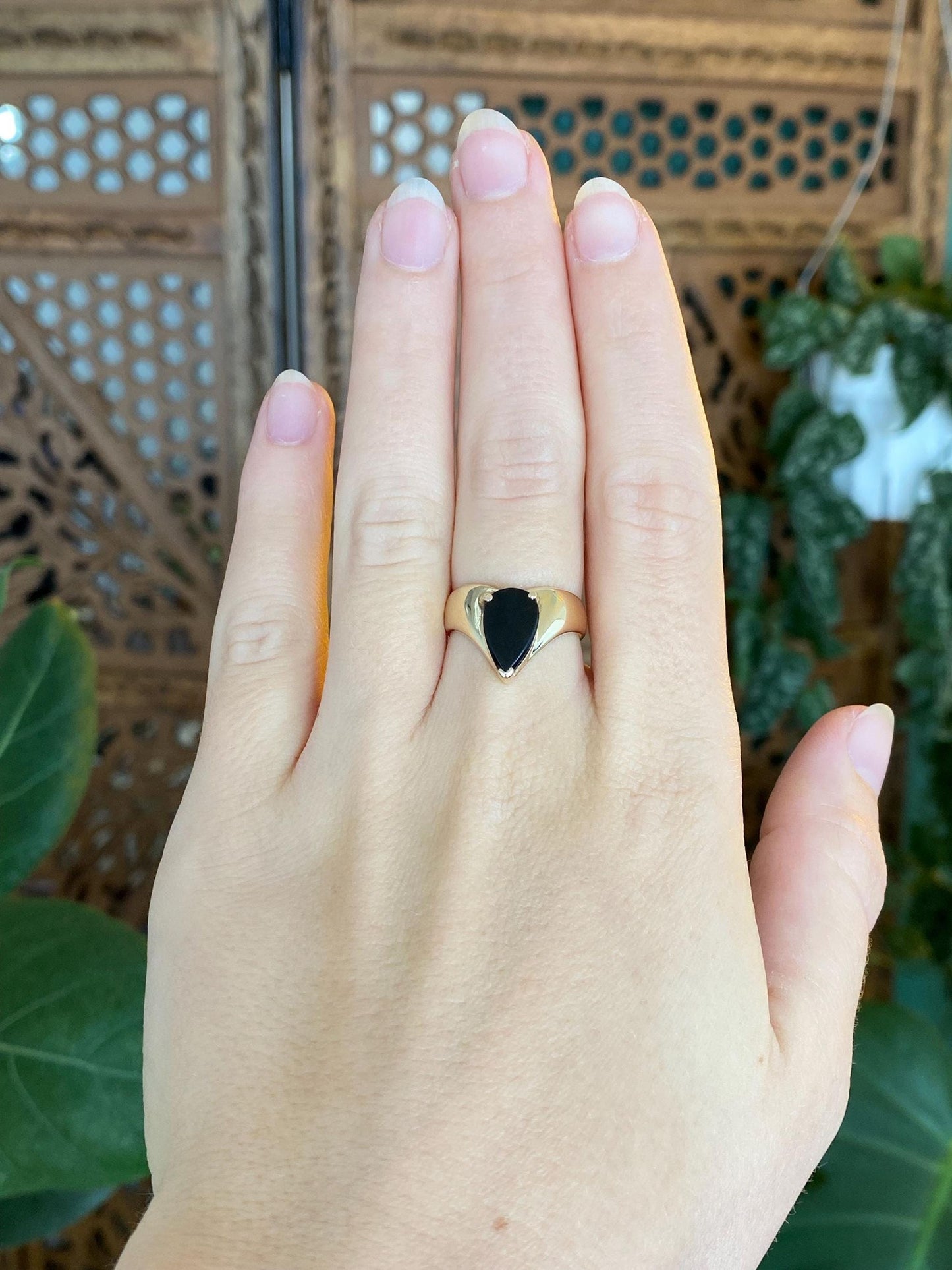 Vintage Solid 14k Yellow Gold Black Onyx Teardrop Chevron Ring - Size 6.25