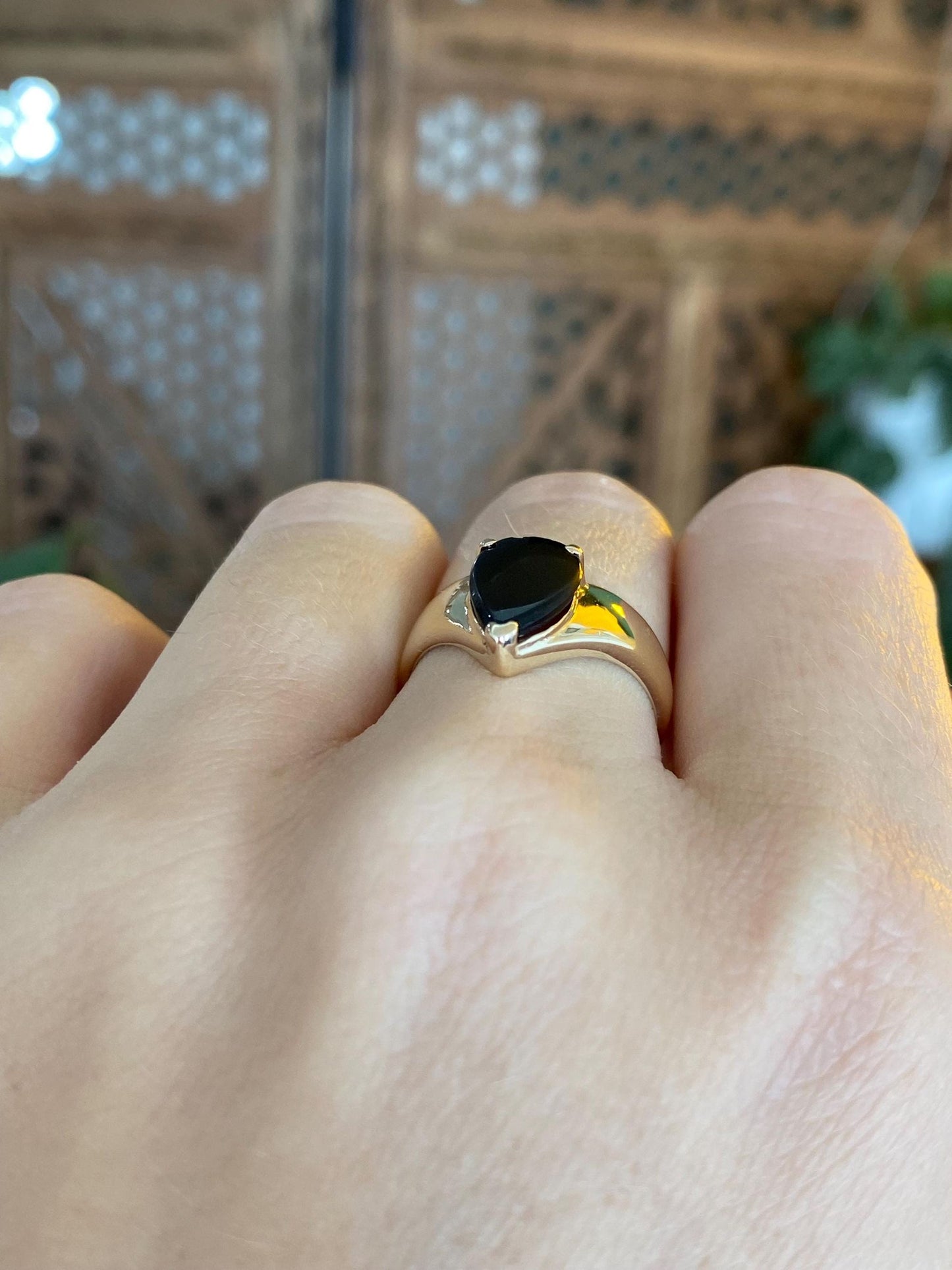 Vintage Solid 14k Yellow Gold Black Onyx Teardrop Chevron Ring - Size 6.25
