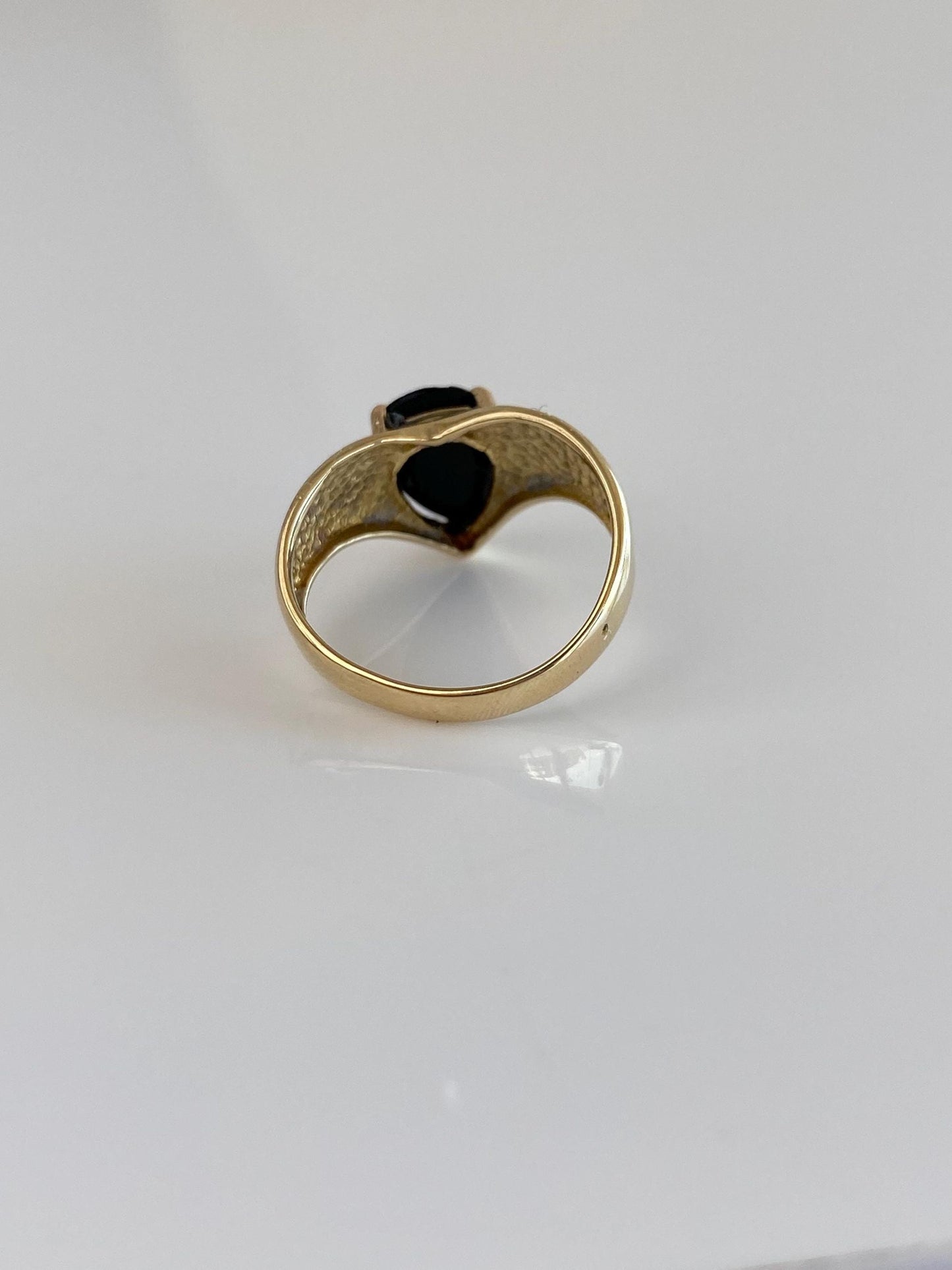Vintage Solid 14k Yellow Gold Black Onyx Teardrop Chevron Ring - Size 6.25
