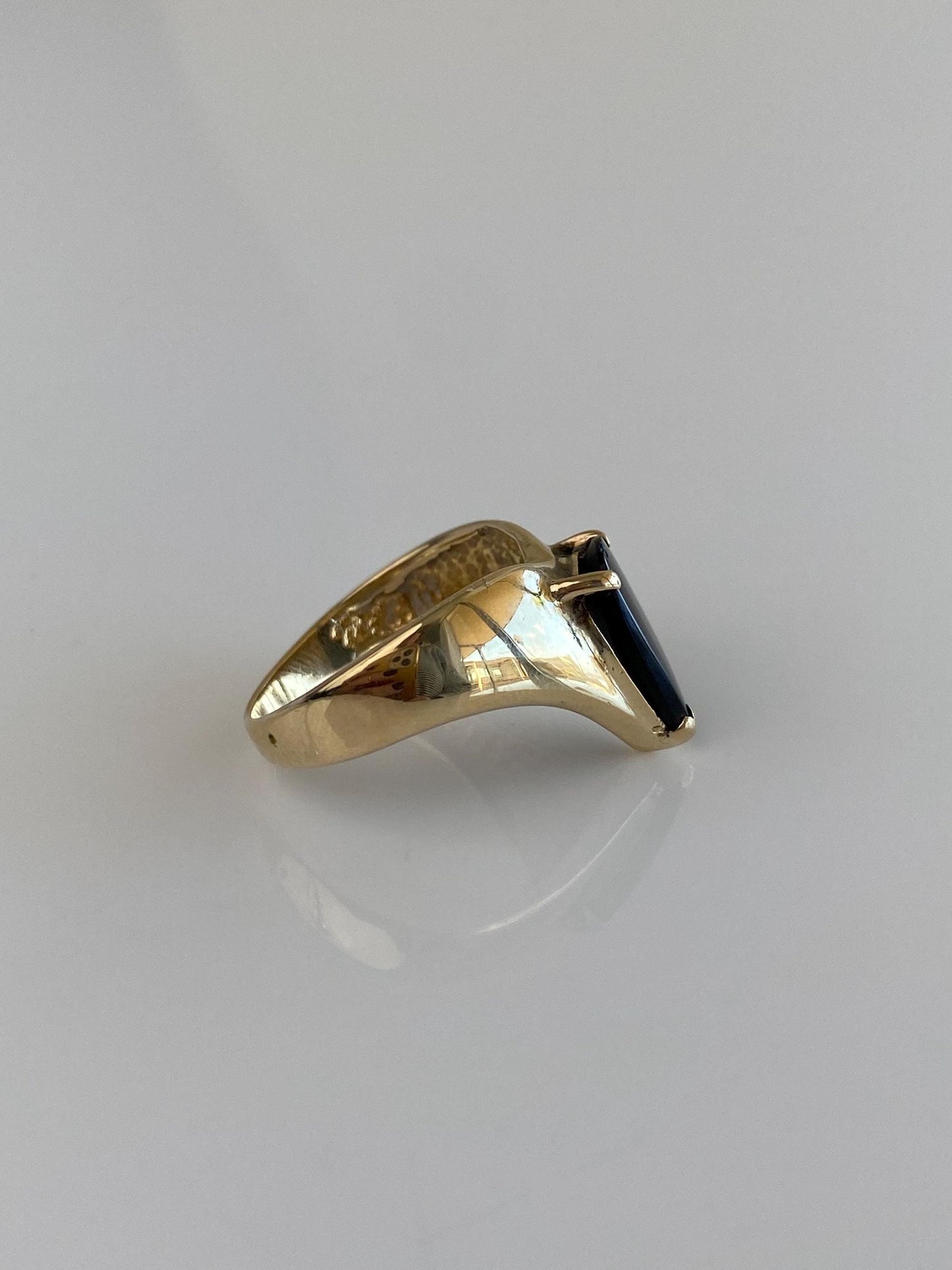 Vintage Solid 14k Yellow Gold Black Onyx Teardrop Chevron Ring - Size 6.25