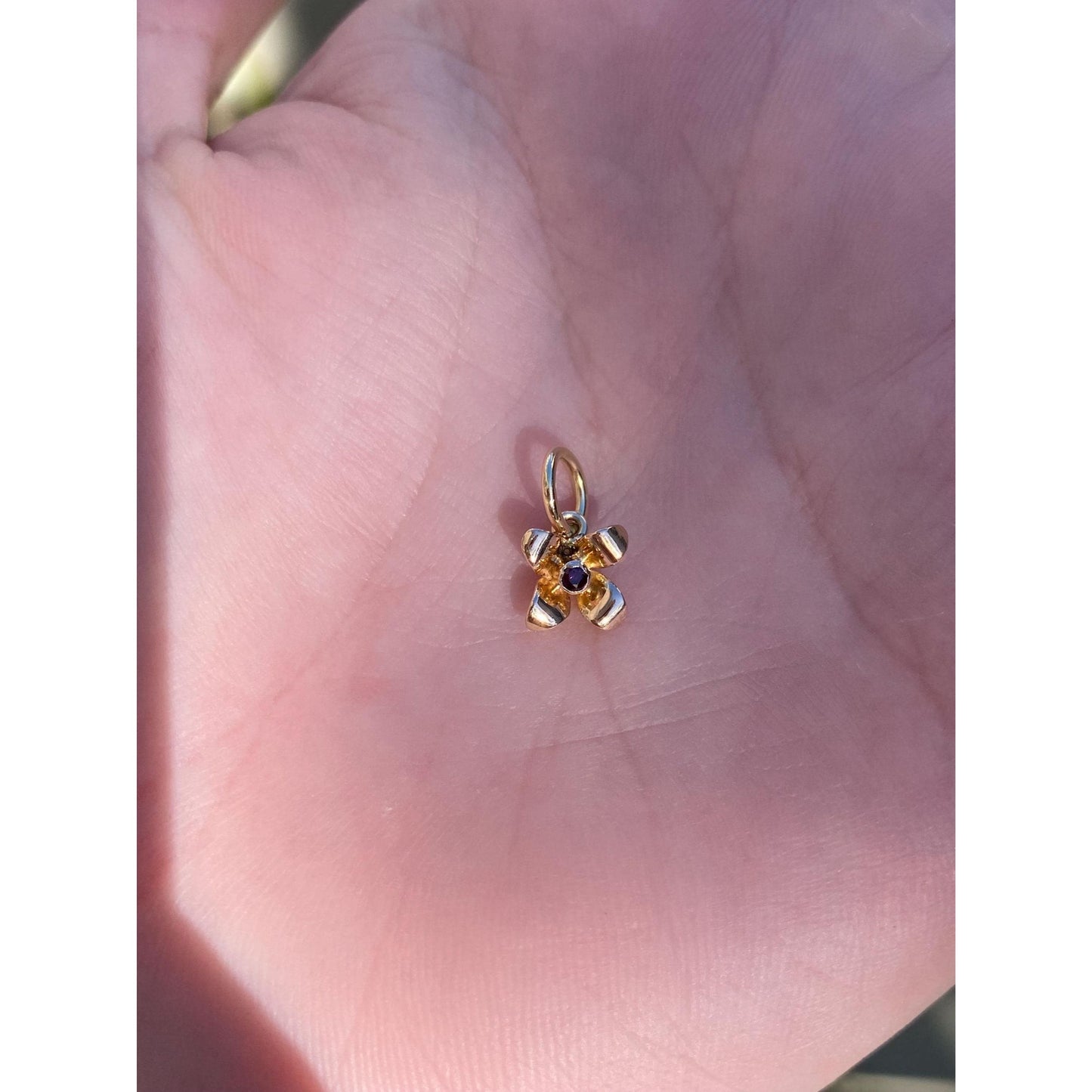 Vintage Solid 18k Yellow Gold Red Spinel Flower Charm