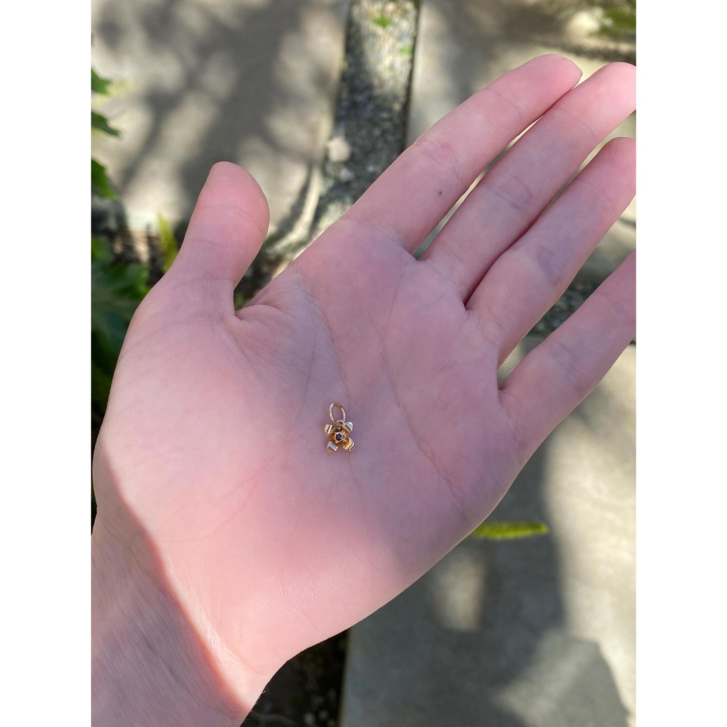 Vintage Solid 18k Yellow Gold Red Spinel Flower Charm