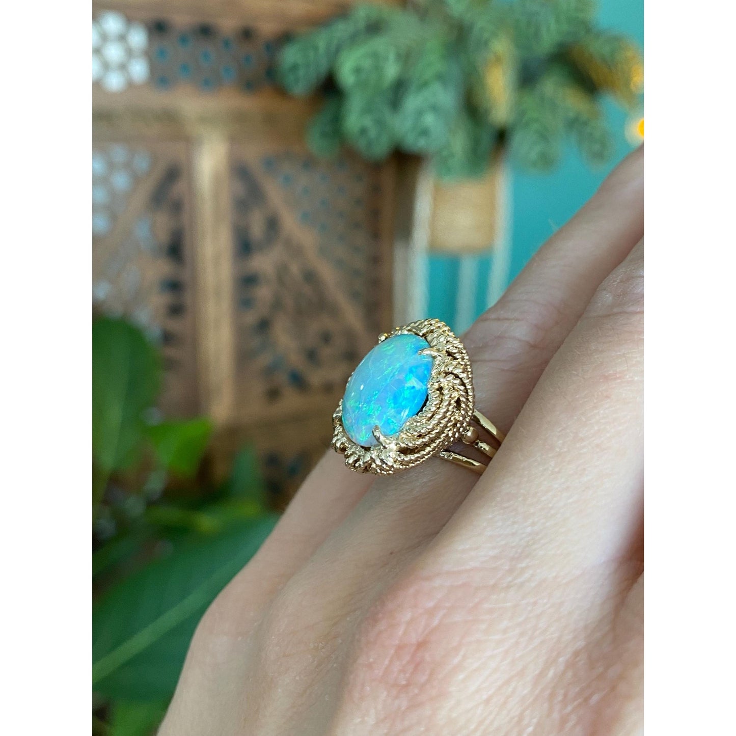 Vintage Solid 14k Yellow Gold Opal Ring - Size 5.25