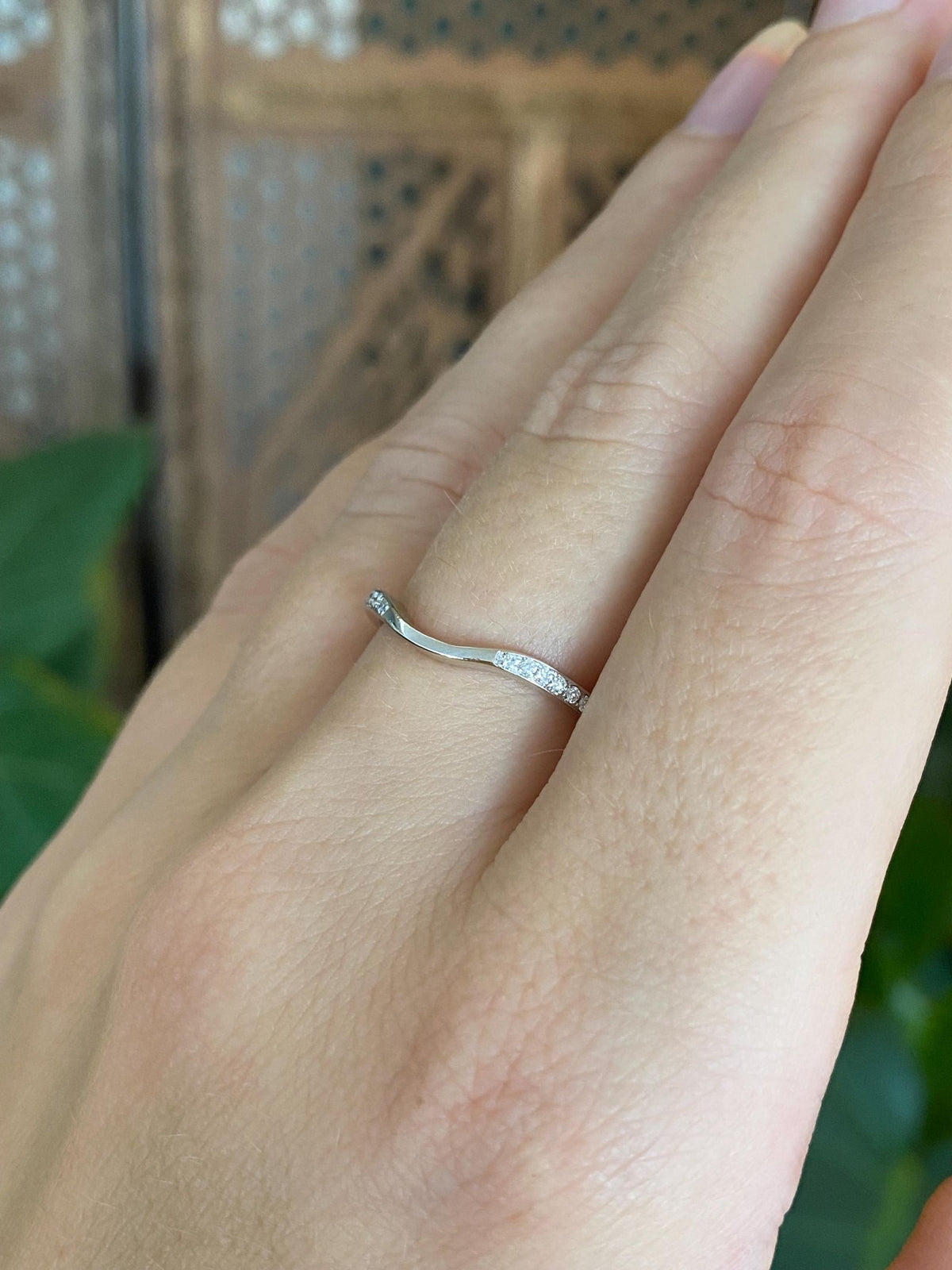Vintage Solid 14k White Gold Diamonds Slim Wavy Ring Band - Size 7