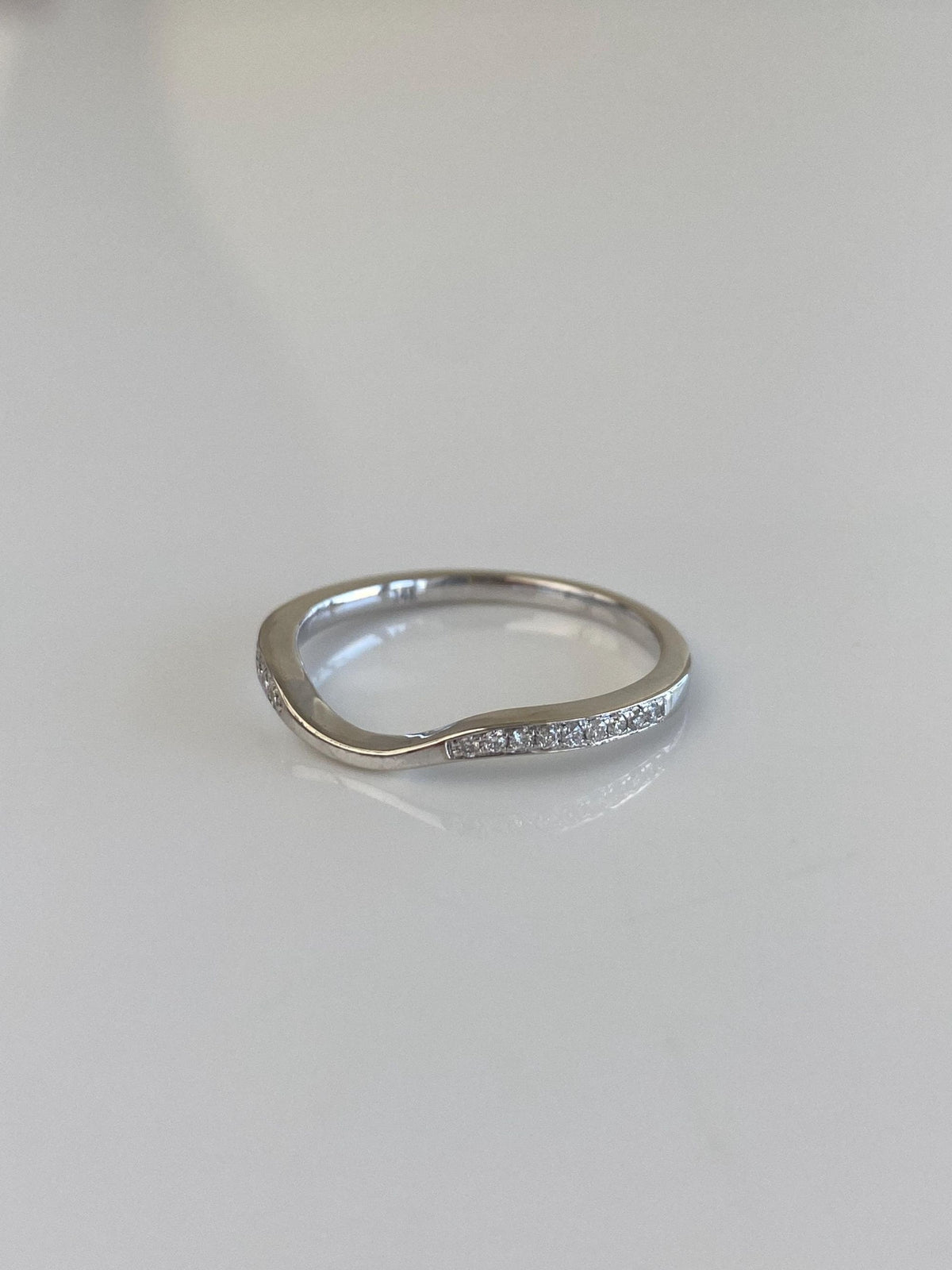 Vintage Solid 14k White Gold Diamonds Slim Wavy Ring Band - Size 7