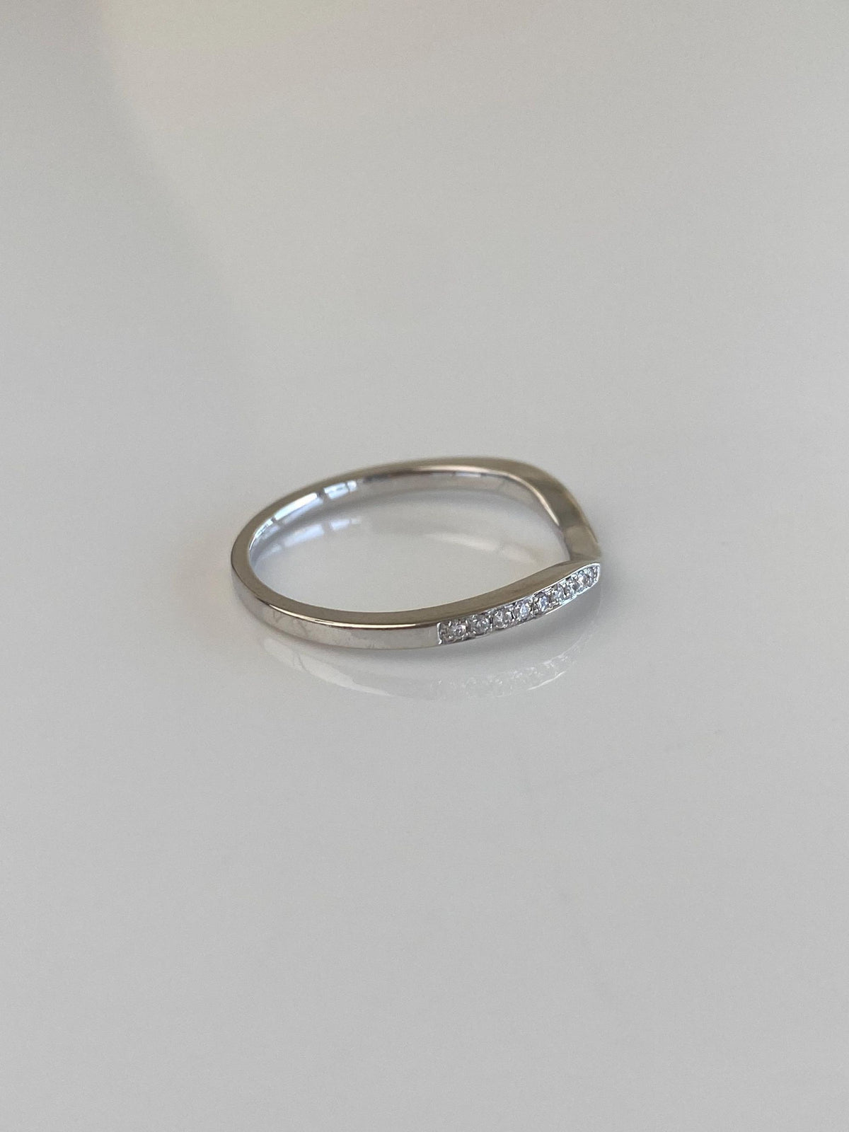 Vintage Solid 14k White Gold Diamonds Slim Wavy Ring Band - Size 7