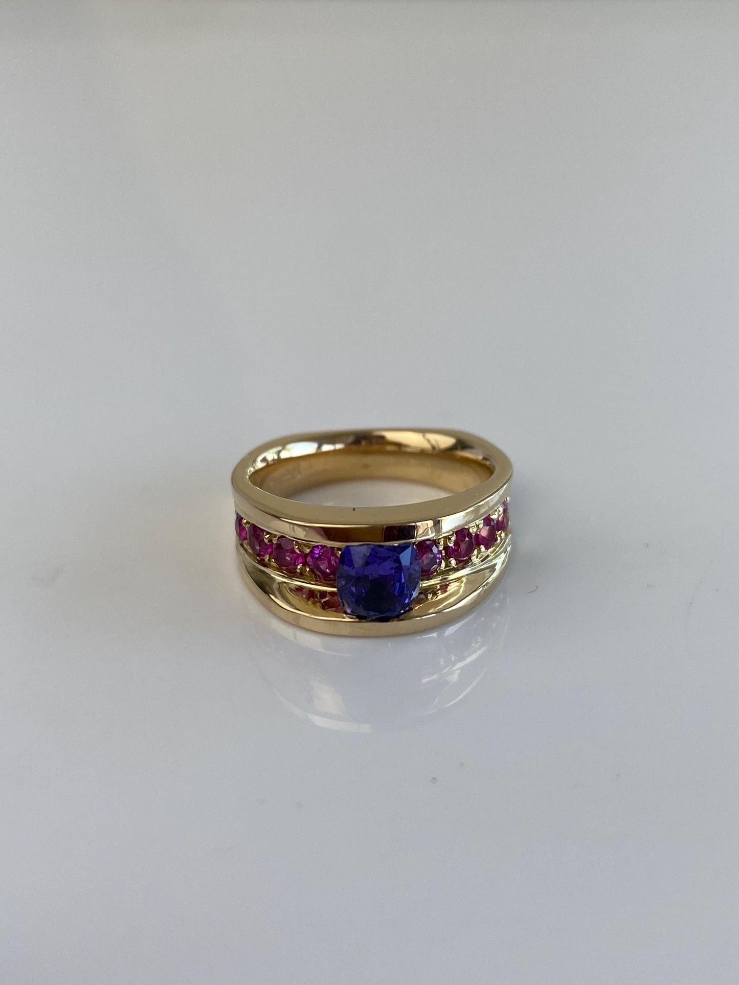 Vintage Solid 14k Yellow Gold Iolite Pink Sapphire Ring - Size 5.25