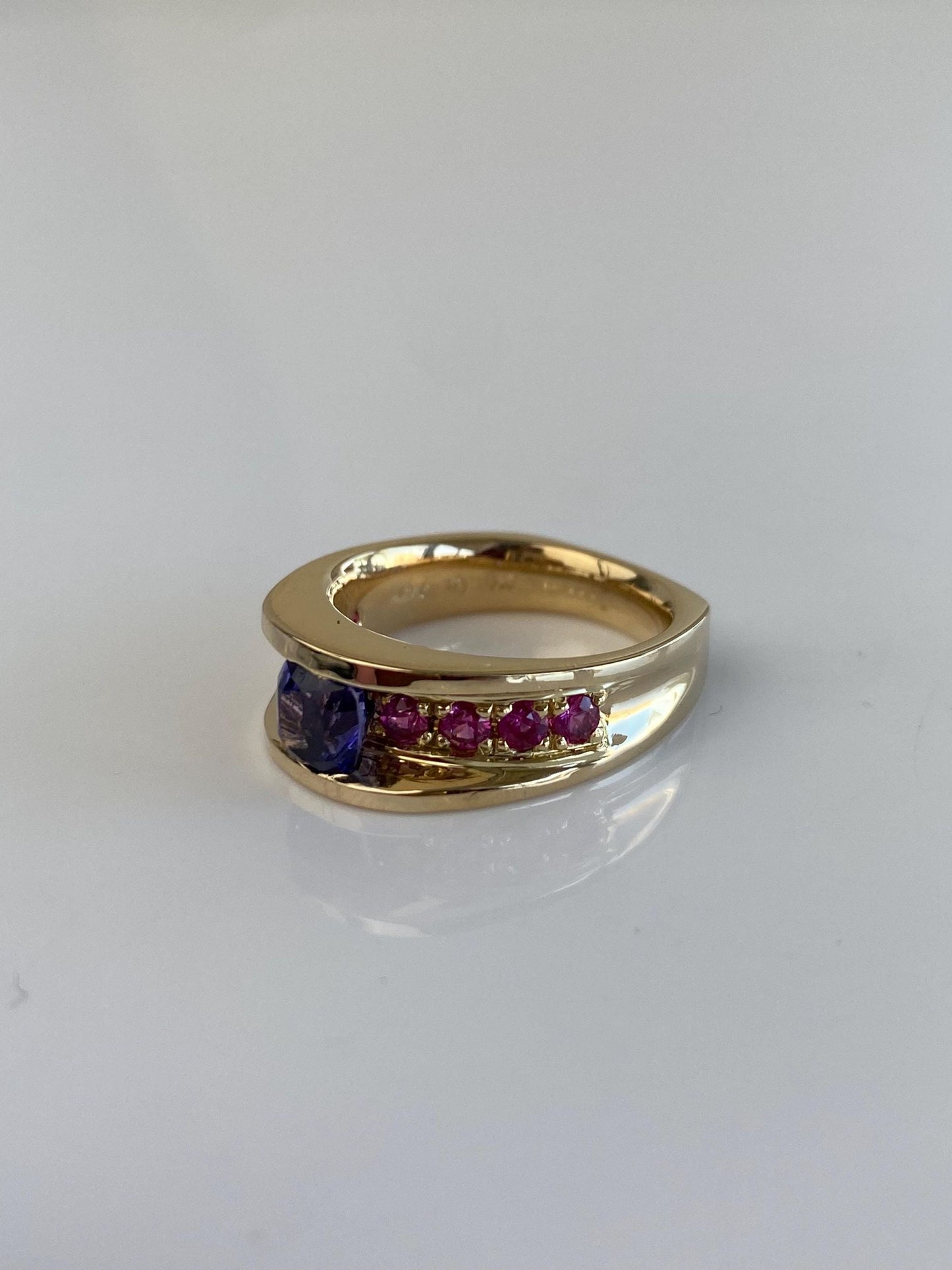 Vintage Solid 14k Yellow Gold Iolite Pink Sapphire Ring - Size 5.25