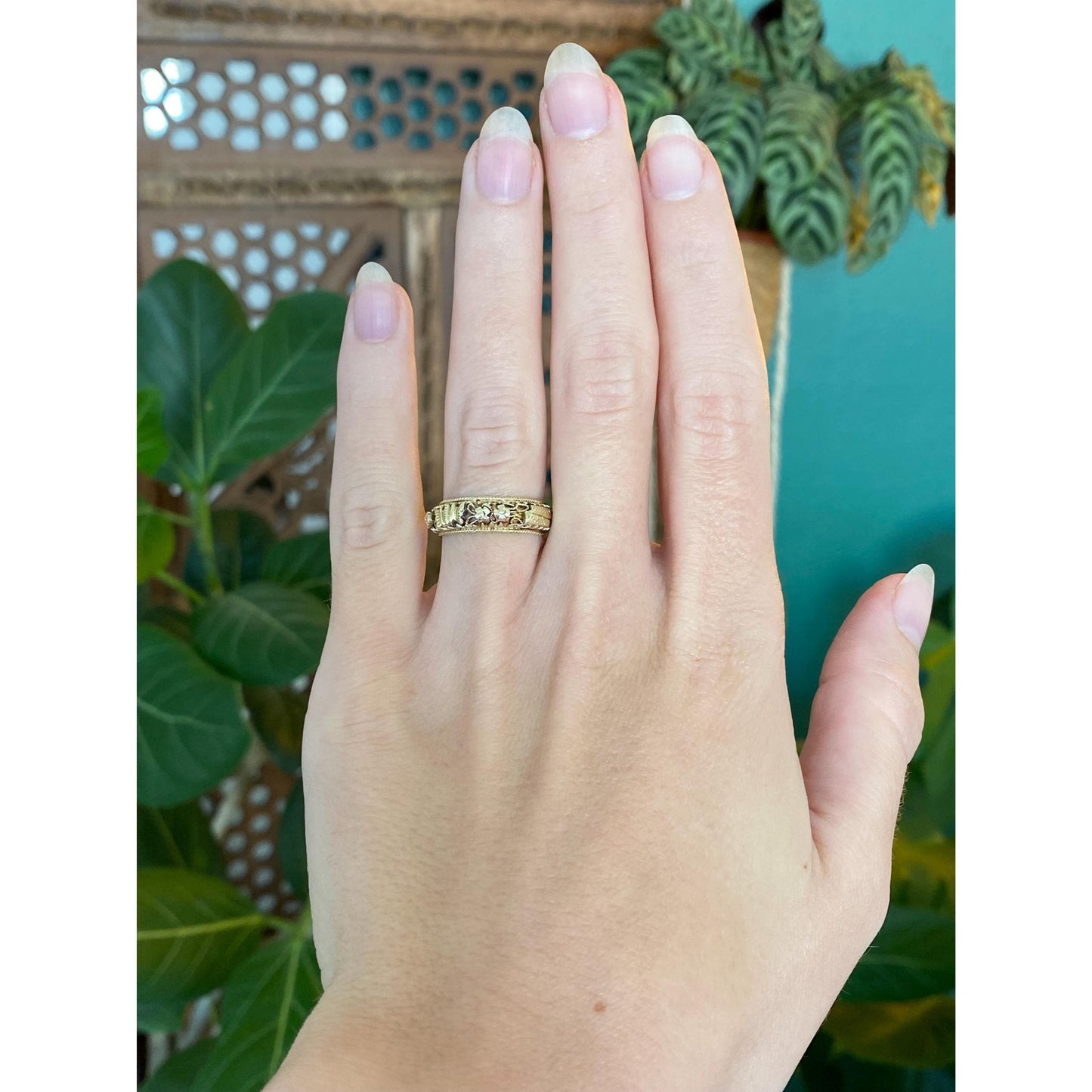 Vintage Solid 14k Yellow Gold Design Ring Band - Size 5.5