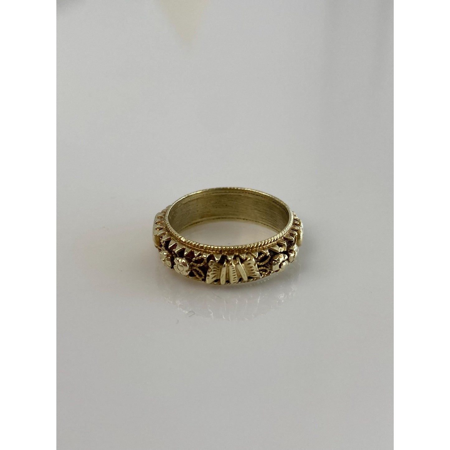 Vintage Solid 14k Yellow Gold Design Ring Band - Size 5.5