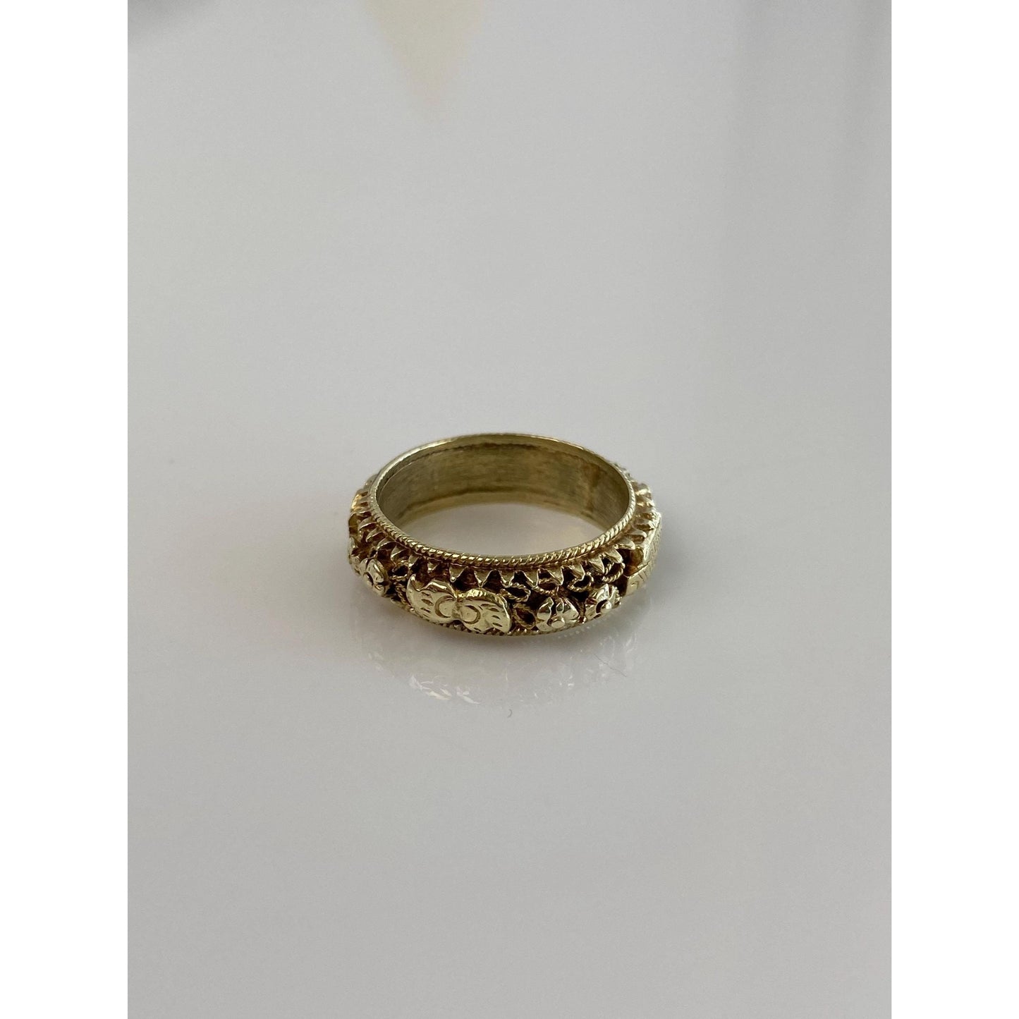 Vintage Solid 14k Yellow Gold Design Ring Band - Size 5.5
