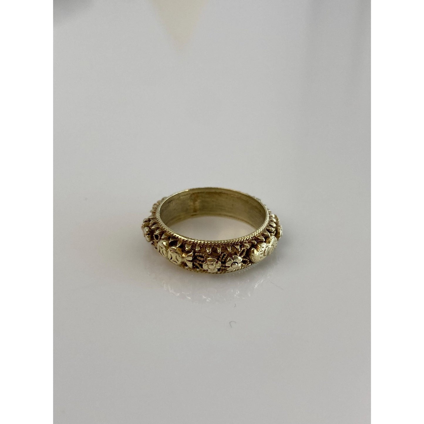 Vintage Solid 14k Yellow Gold Design Ring Band - Size 5.5