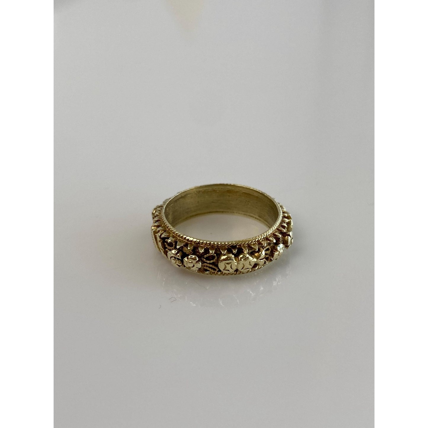 Vintage Solid 14k Yellow Gold Design Ring Band - Size 5.5