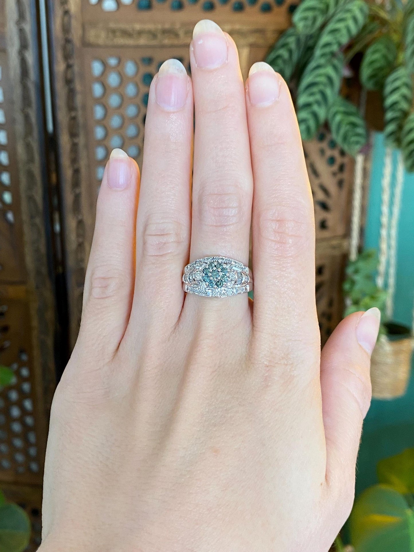 Vintage Solid 14k White Gold Clear & Blue Diamond Ring Band - Size 7