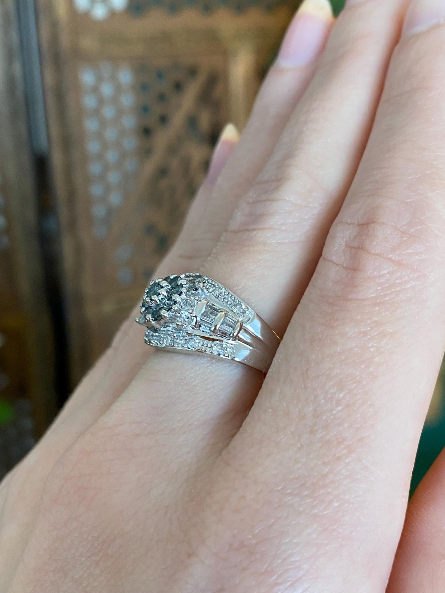Vintage Solid 14k White Gold Clear & Blue Diamond Ring Band - Size 7