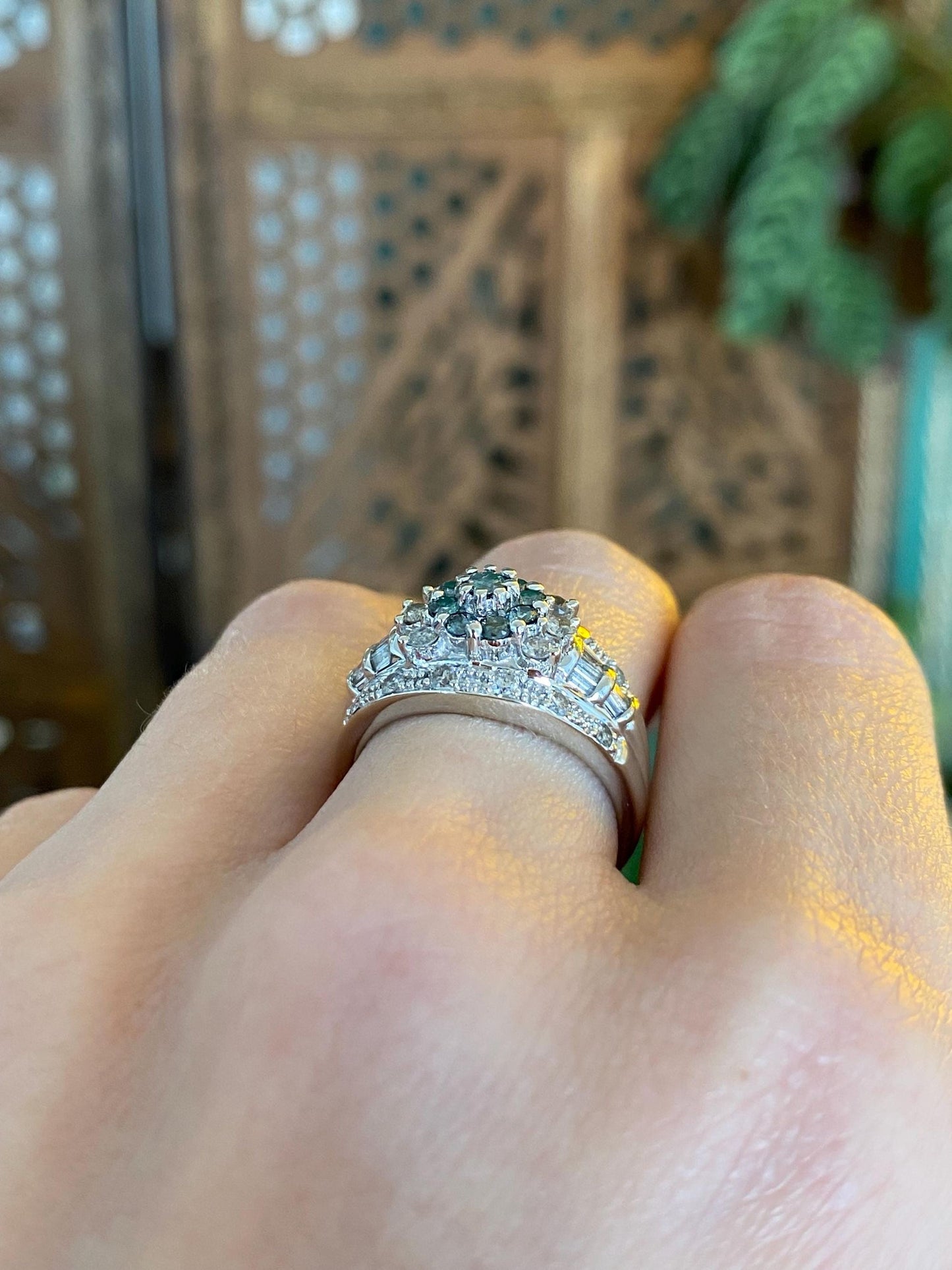 Vintage Solid 14k White Gold Clear & Blue Diamond Ring Band - Size 7