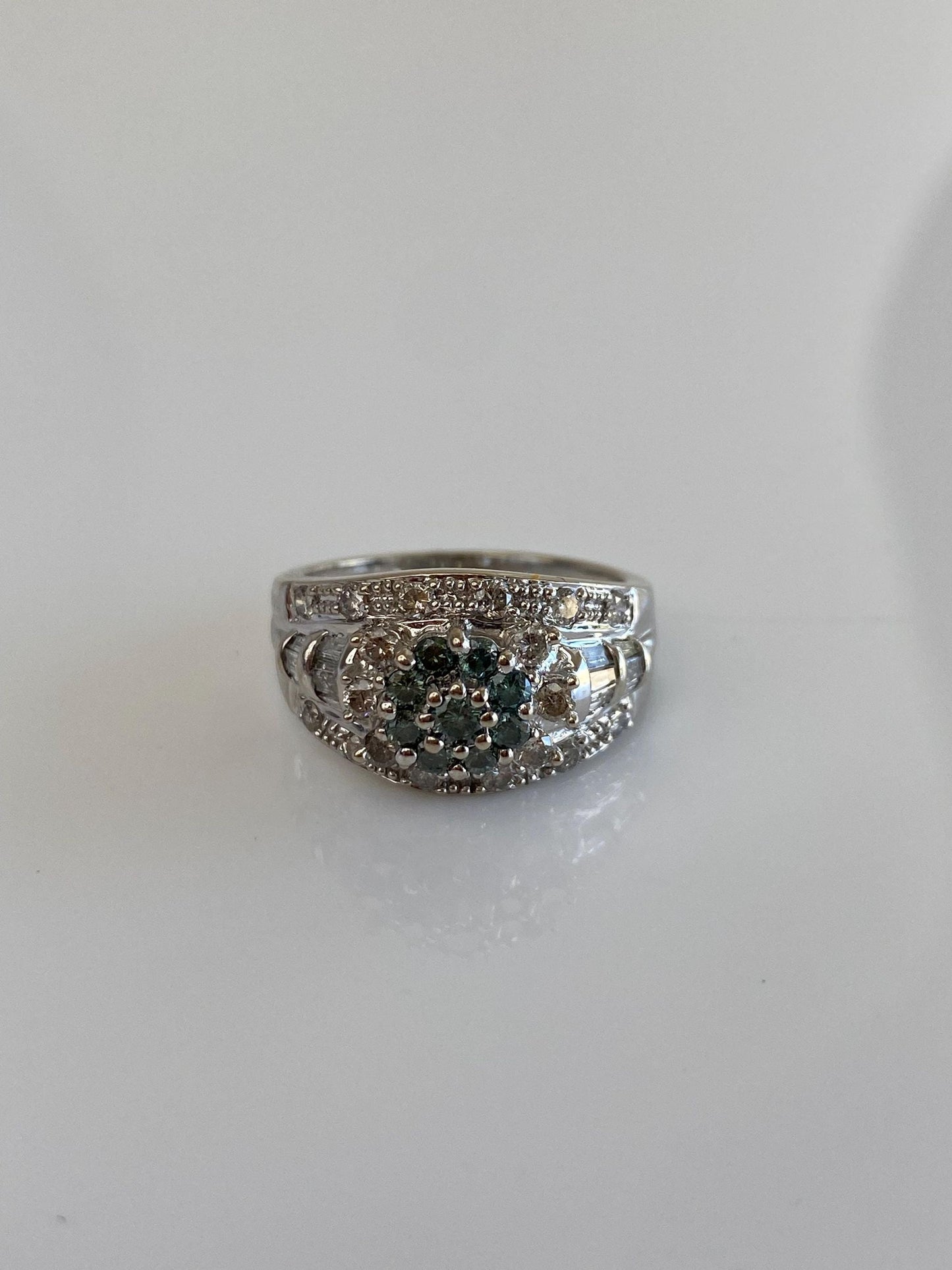 Vintage Solid 14k White Gold Clear & Blue Diamond Ring Band - Size 7