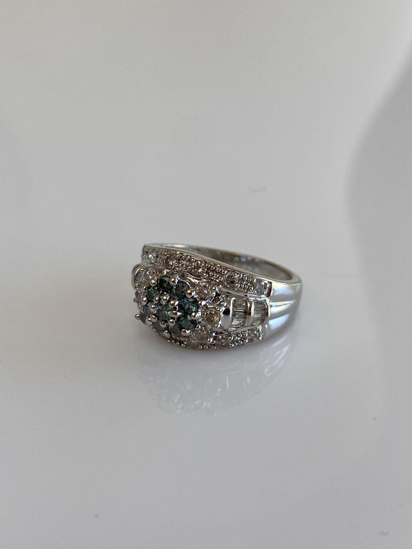 Vintage Solid 14k White Gold Clear & Blue Diamond Ring Band - Size 7