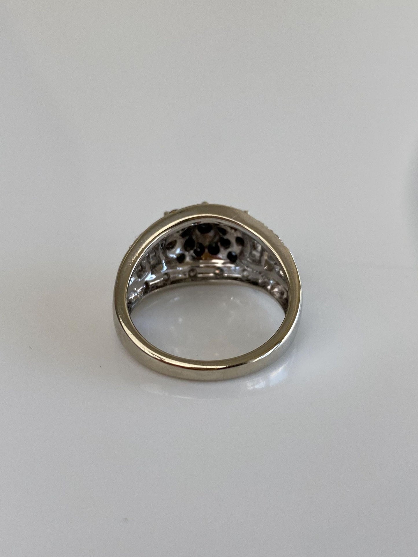 Vintage Solid 14k White Gold Clear & Blue Diamond Ring Band - Size 7