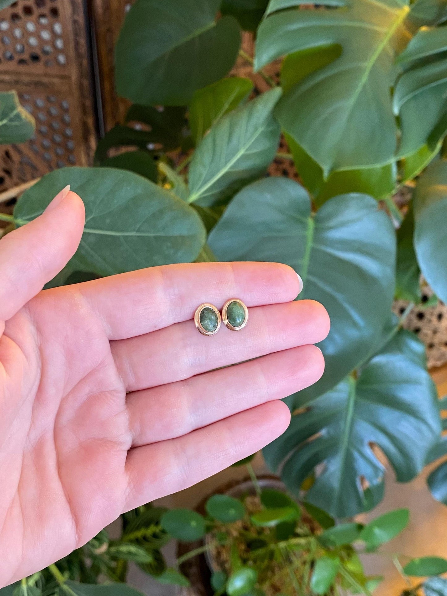 Vintage Solid 14k Yellow Gold Nephrite Stud Earrings