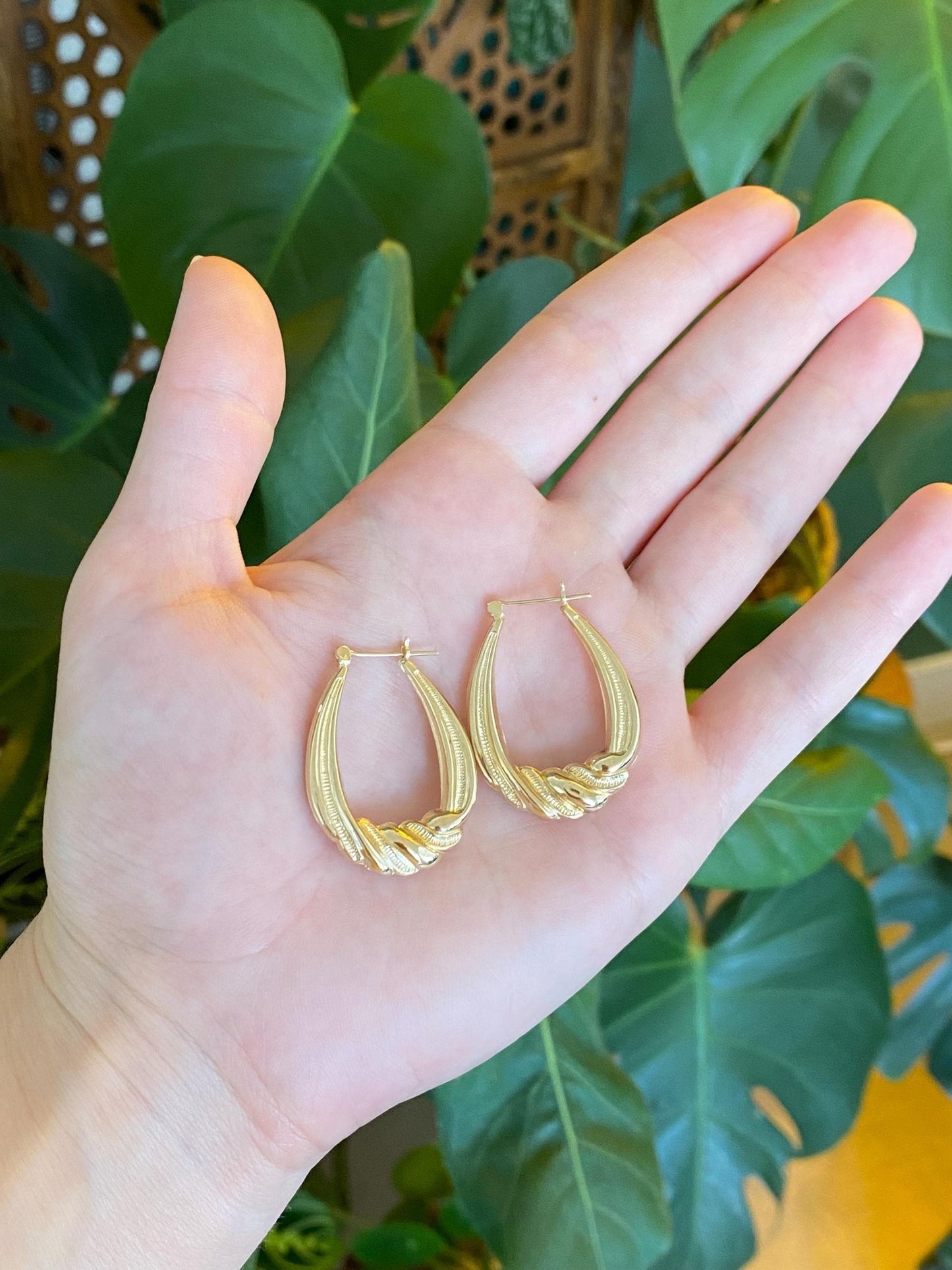 Vintage 14k Yellow Gold Milgrain Scalloped Hoop Earrings