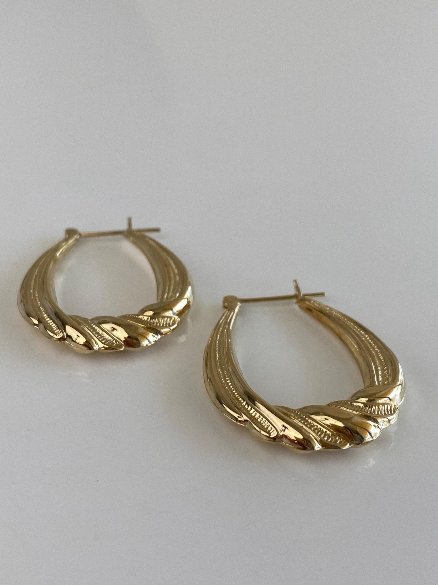Vintage 14k Yellow Gold Milgrain Scalloped Hoop Earrings