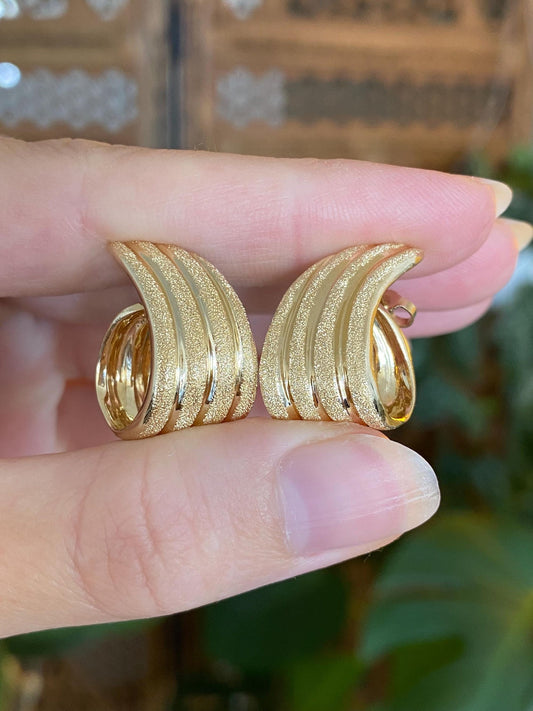 Vintage Solid 14k Yellow Gold Sparkly Lined Swoop Drop Earrings