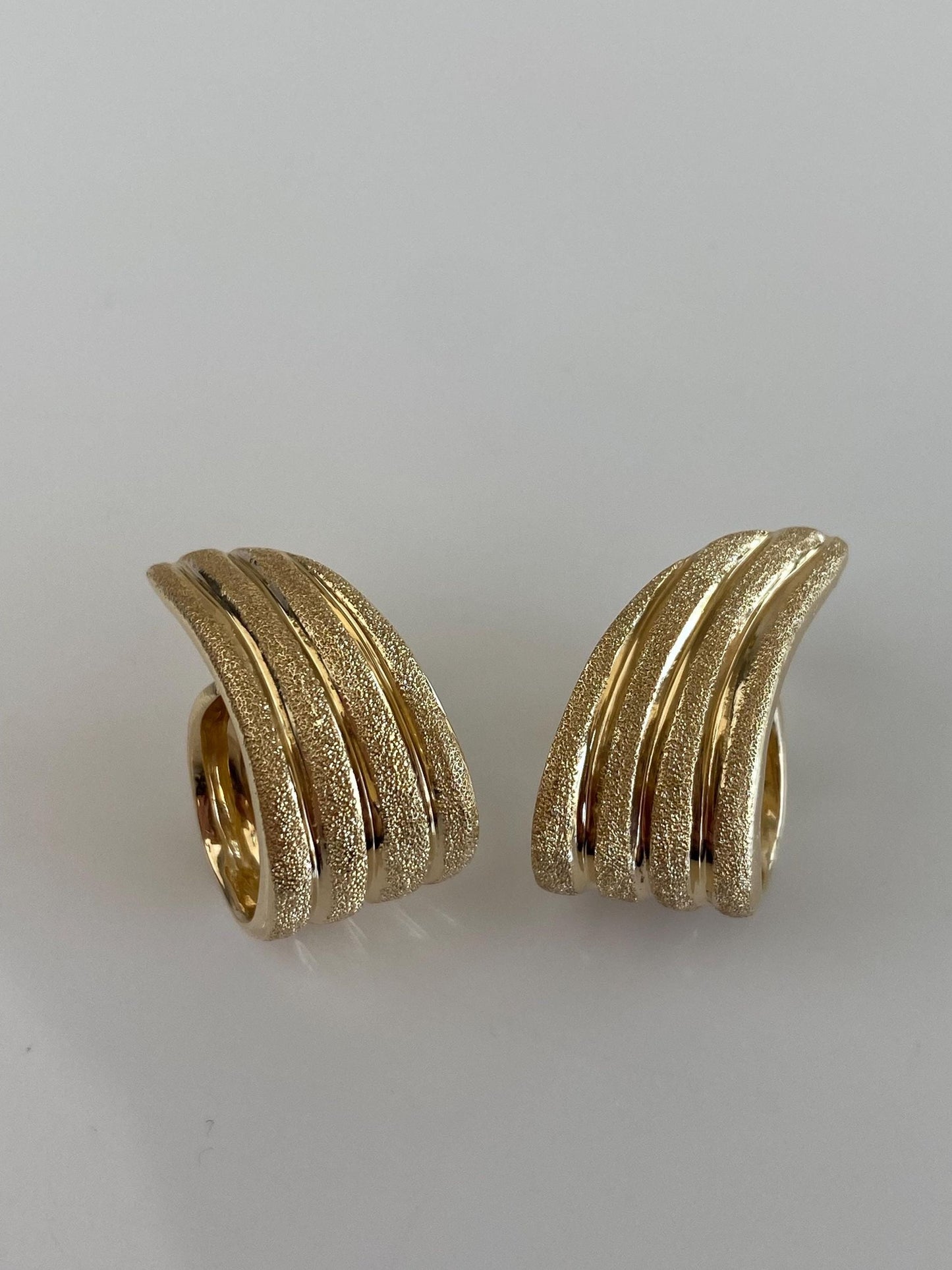 Vintage Solid 14k Yellow Gold Sparkly Lined Swoop Drop Earrings