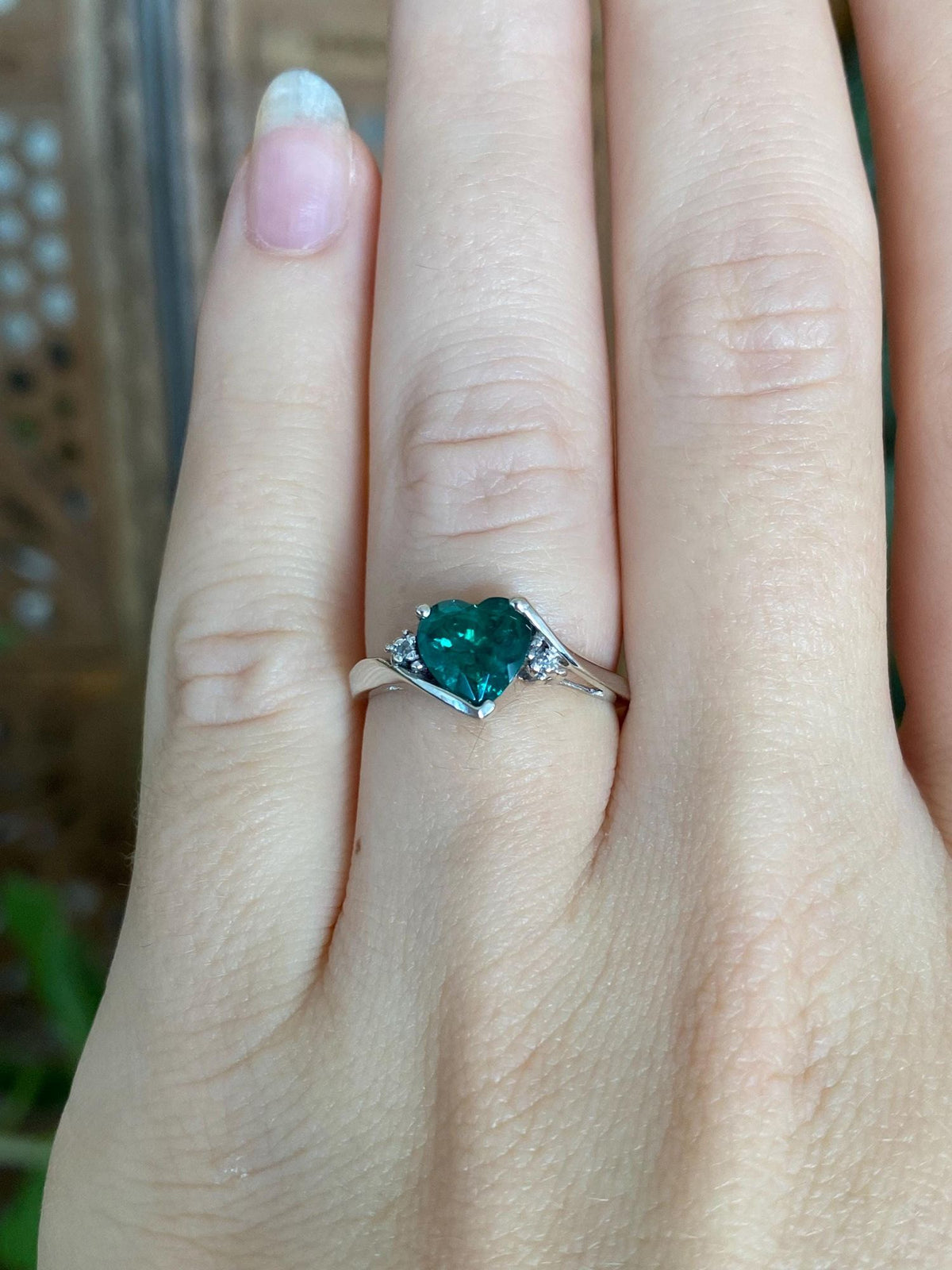 Vintage Solid 10k White Gold Emerald Heart Diamonds Ring - Size 5.75
