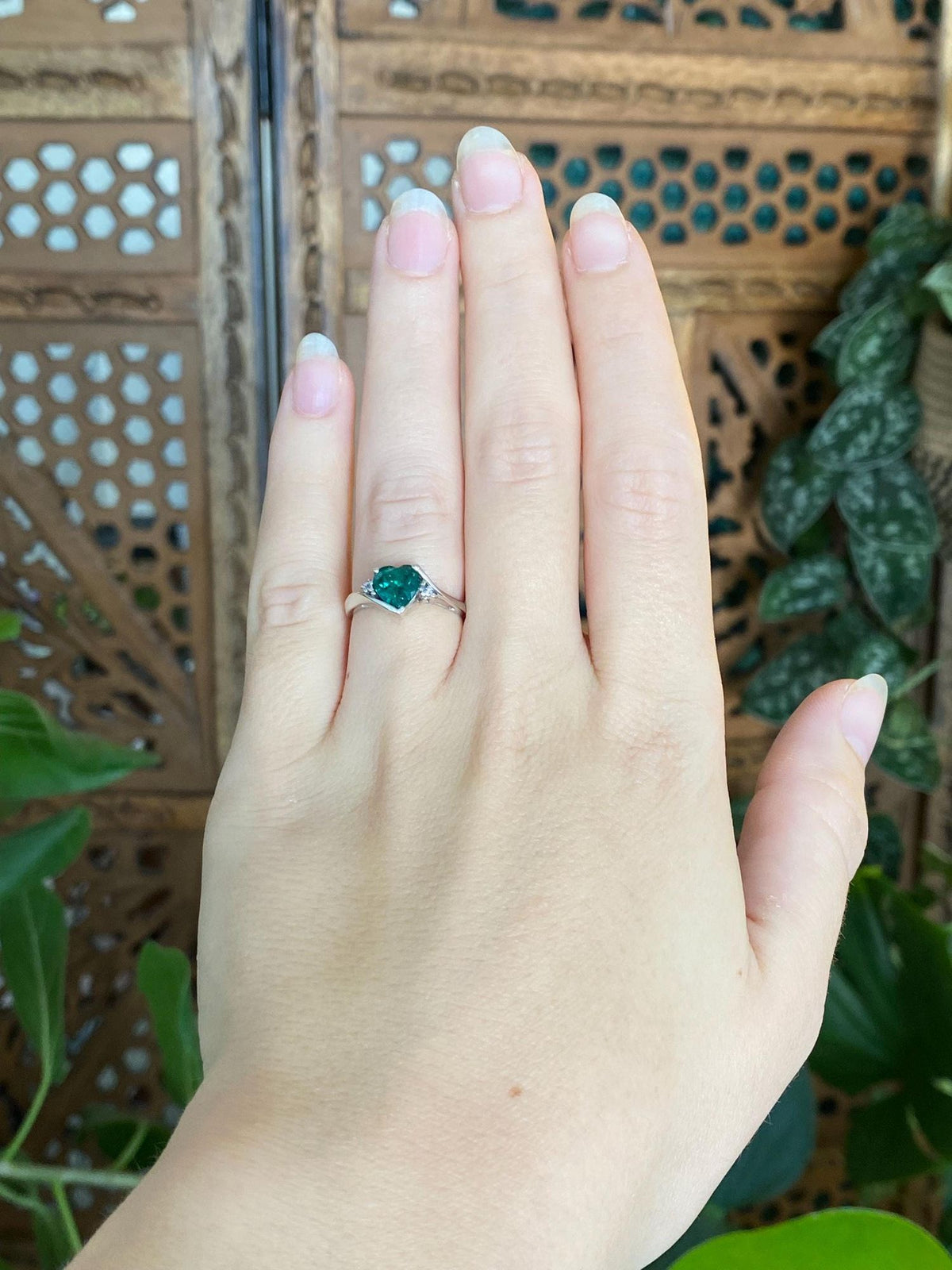 Vintage Solid 10k White Gold Emerald Heart Diamonds Ring - Size 5.75