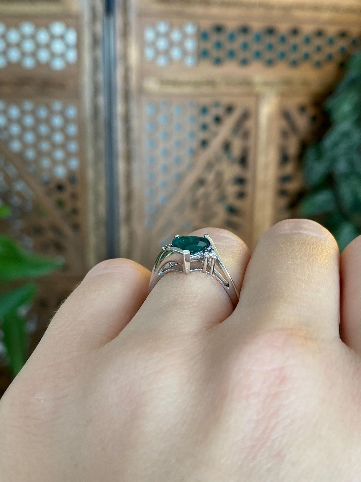 Vintage Solid 10k White Gold Emerald Heart Diamonds Ring - Size 5.75