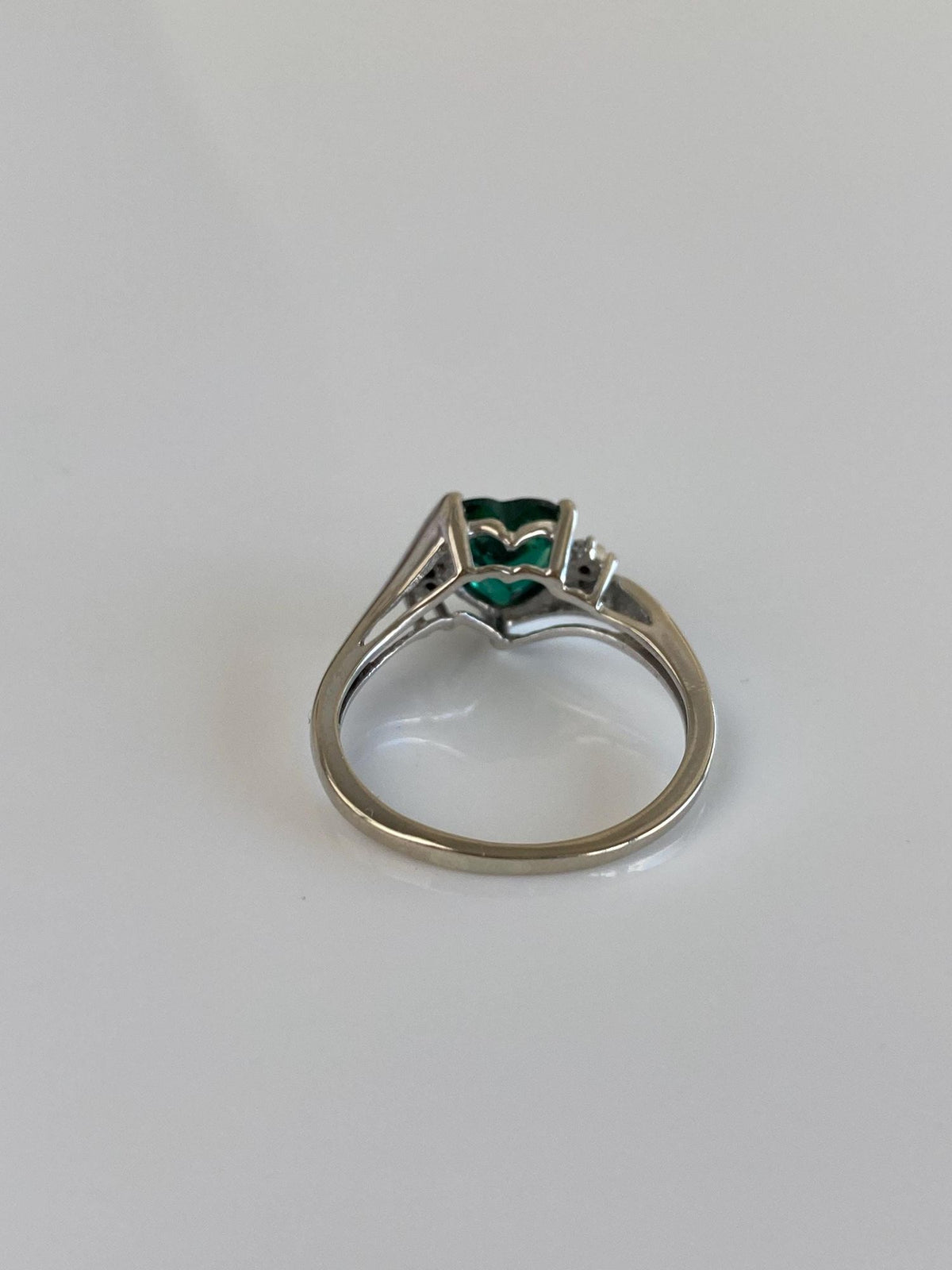 Vintage Solid 10k White Gold Emerald Heart Diamonds Ring - Size 5.75