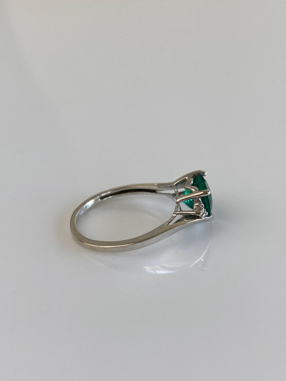 Vintage Solid 10k White Gold Emerald Heart Diamonds Ring - Size 5.75