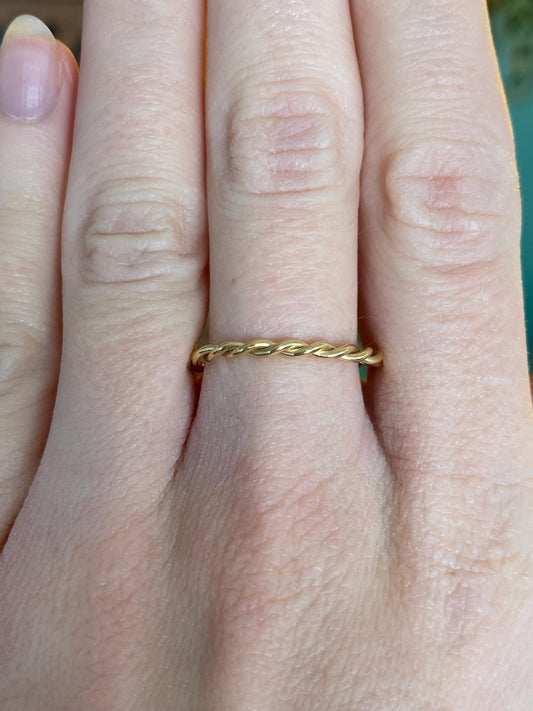 Vintage Solid 14k Yellow Gold Twist Ring Band - Size 8