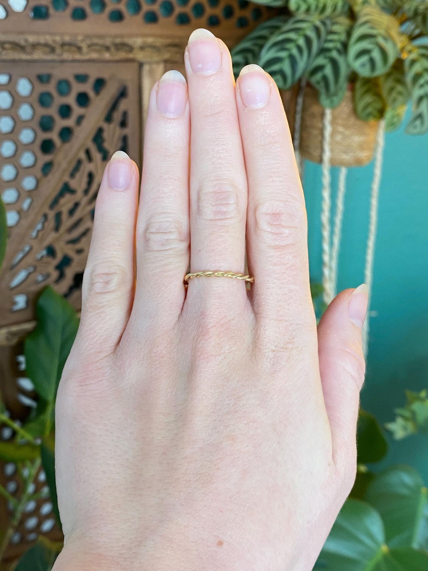Vintage Solid 14k Yellow Gold Twist Ring Band - Size 8