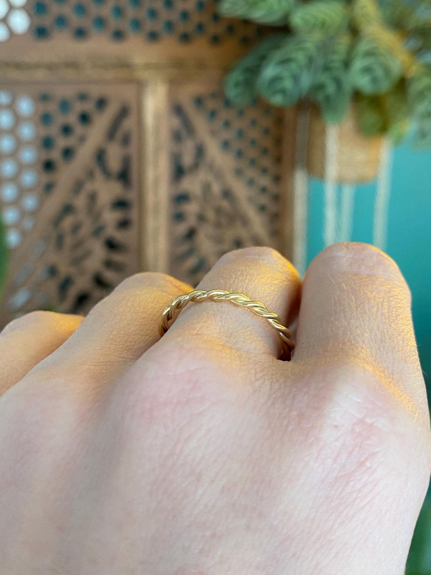 Vintage Solid 14k Yellow Gold Twist Ring Band - Size 8