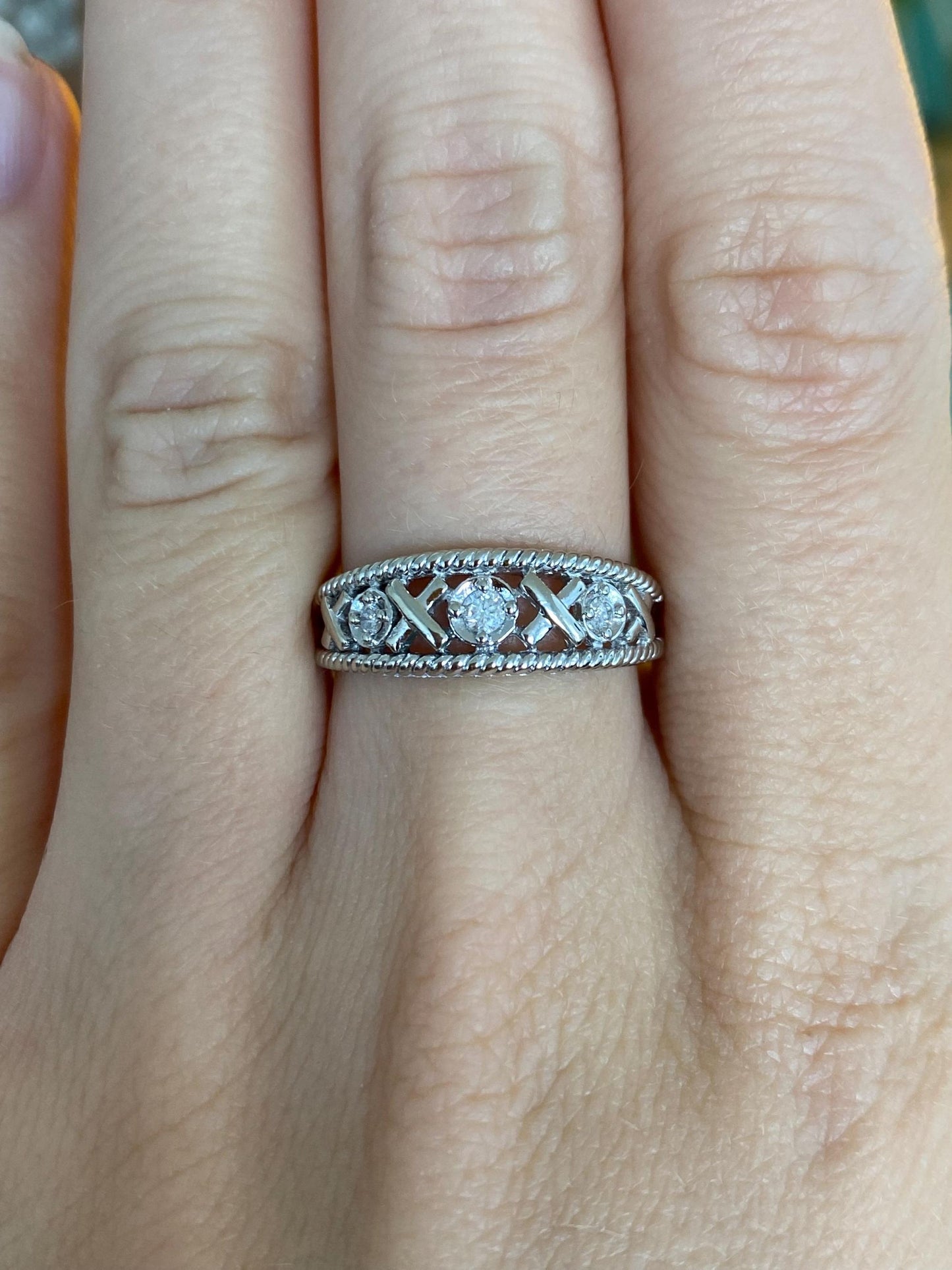 Vintage Solid 10k White Gold Diamond XO Ring Band - Size 7.75