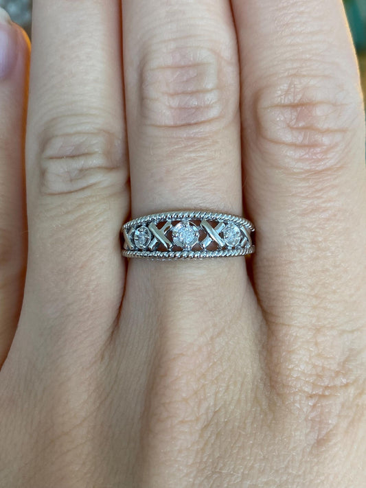 Vintage Solid 10k White Gold Diamond XO Ring Band - Size 7.75