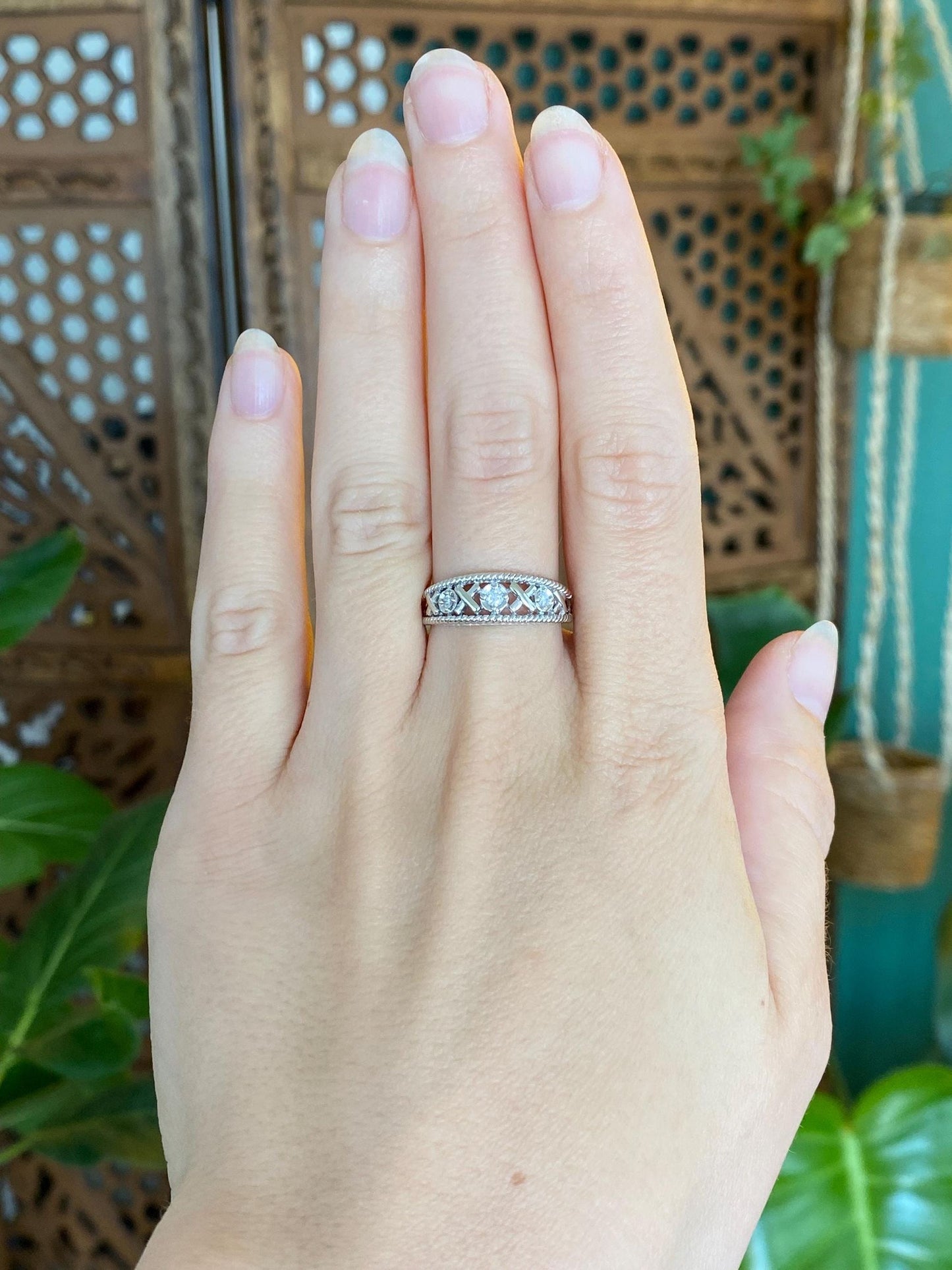 Vintage Solid 10k White Gold Diamond XO Ring Band - Size 7.75