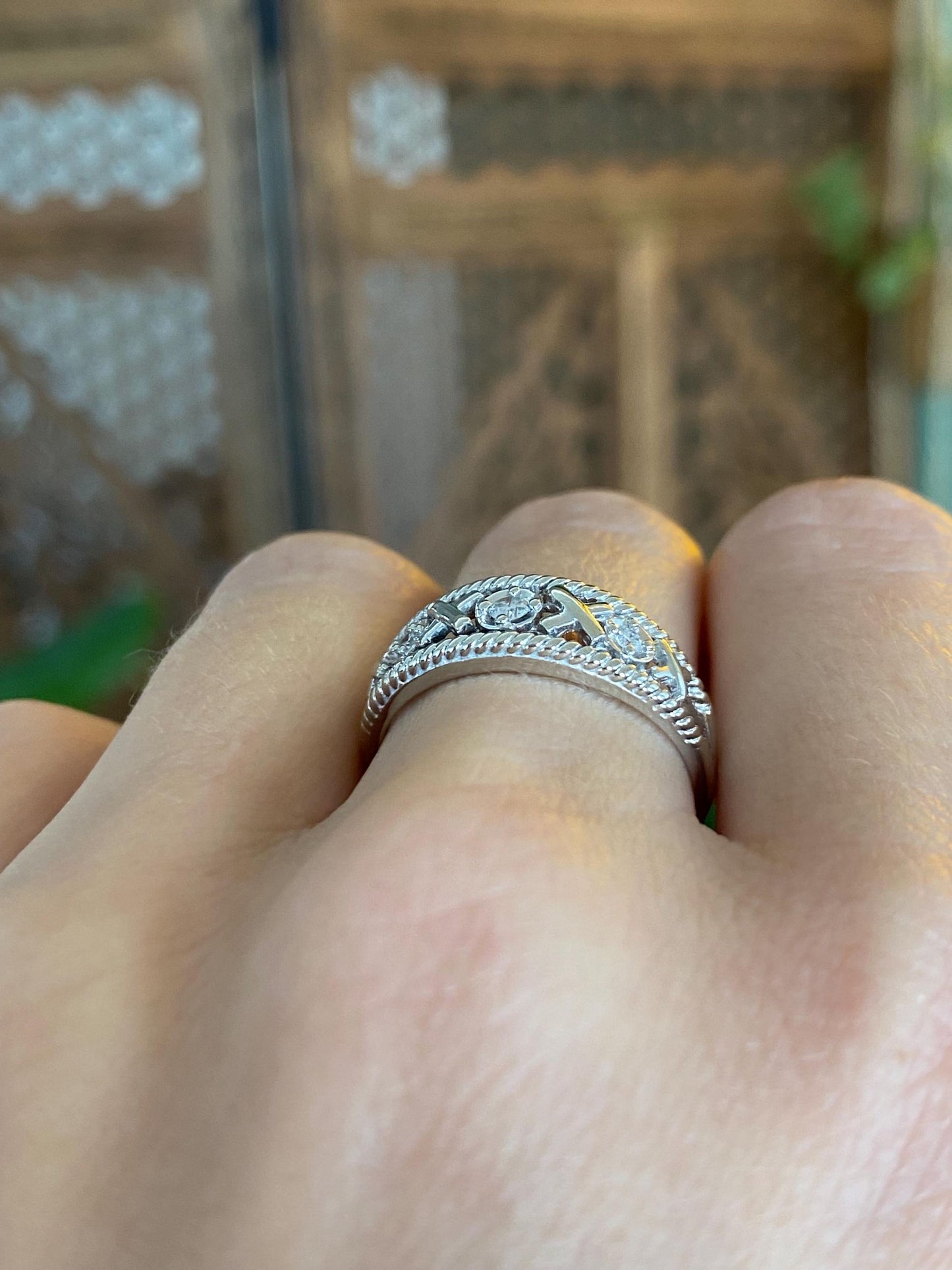 Vintage Solid 10k White Gold Diamond XO Ring Band - Size 7.75